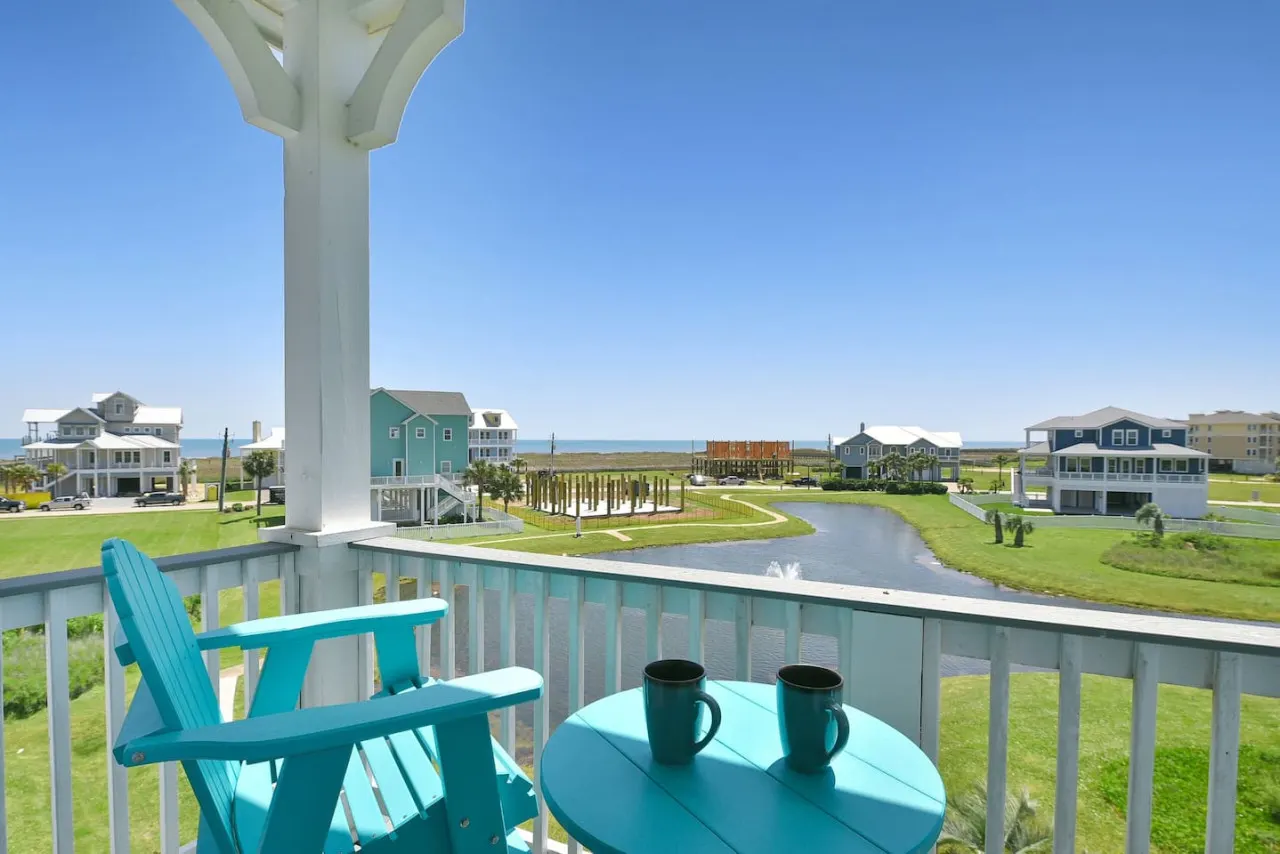 Rise and Shine Beach Pools Luxury by Rose 15
