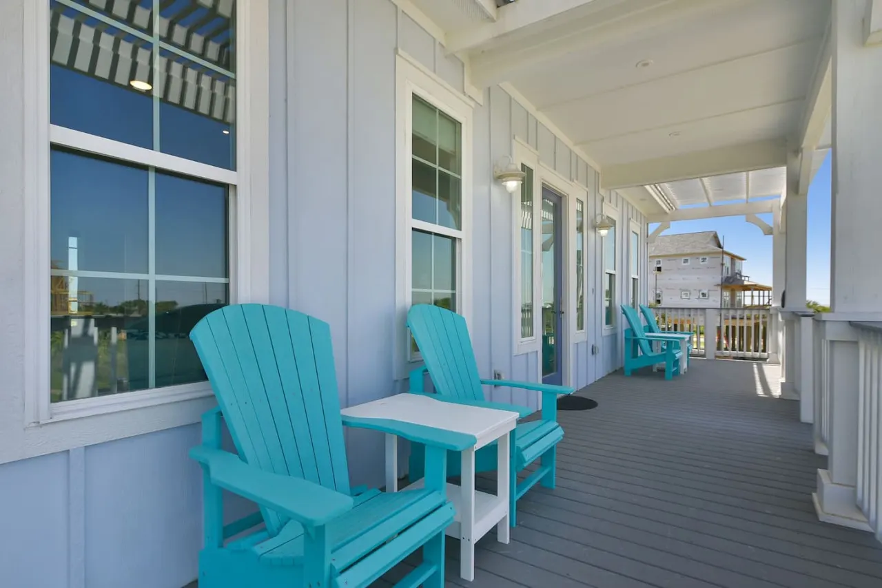 Rise and Shine Beach Pools Luxury by Rose 3