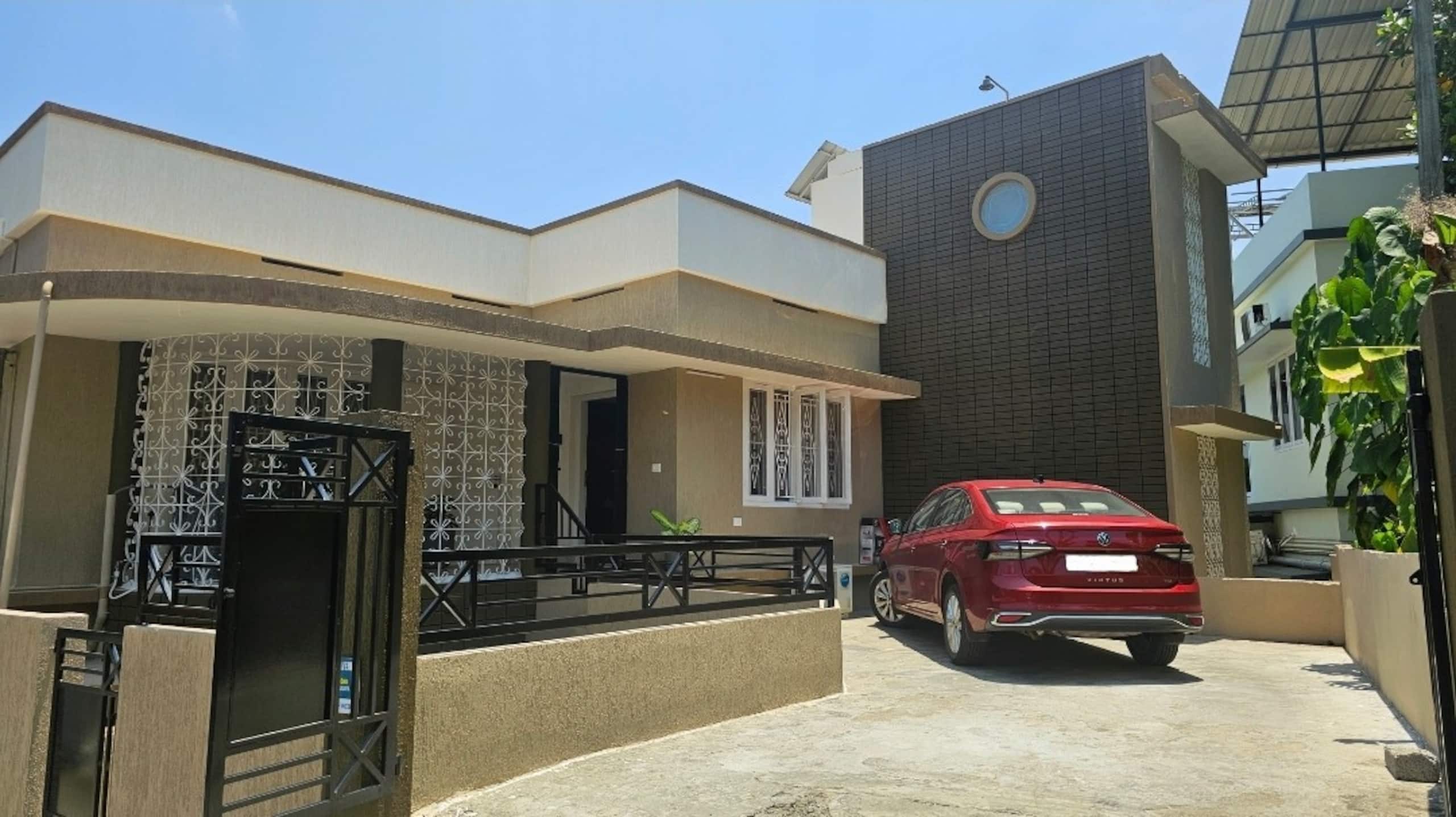 VILLA 05 : Luxurious villa near Metro station 1