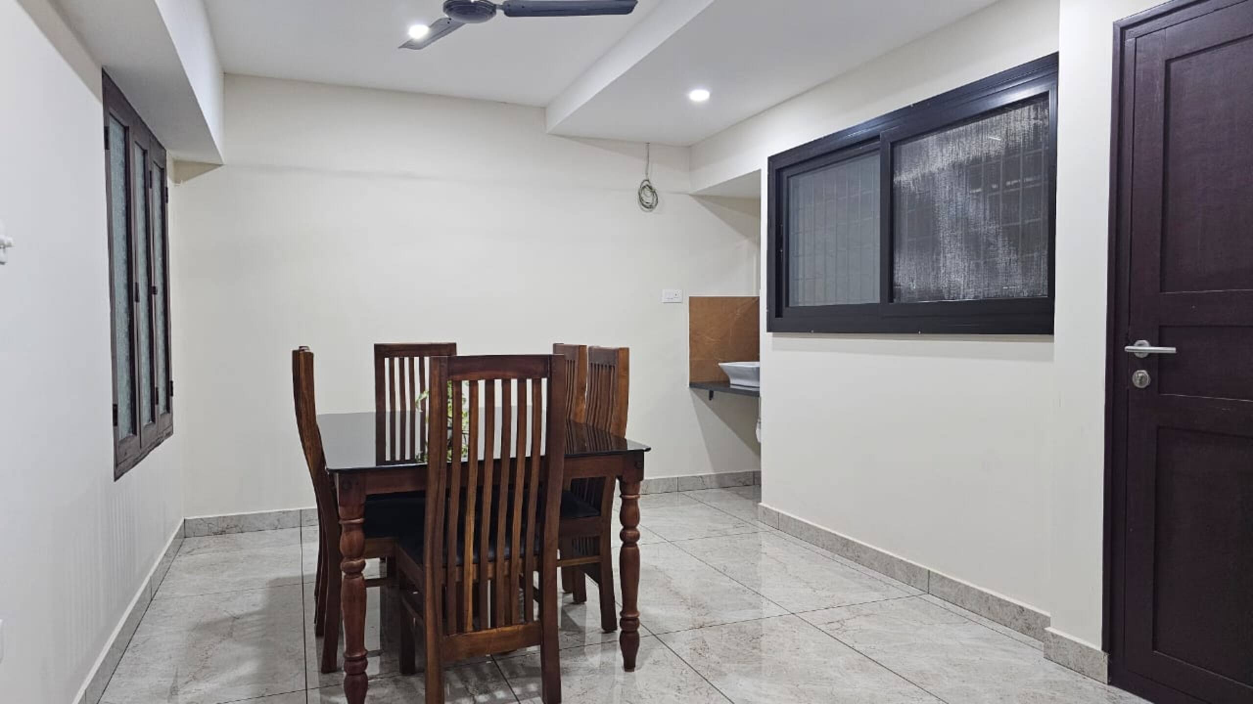 VILLA 05 : Luxurious villa near Metro station 11