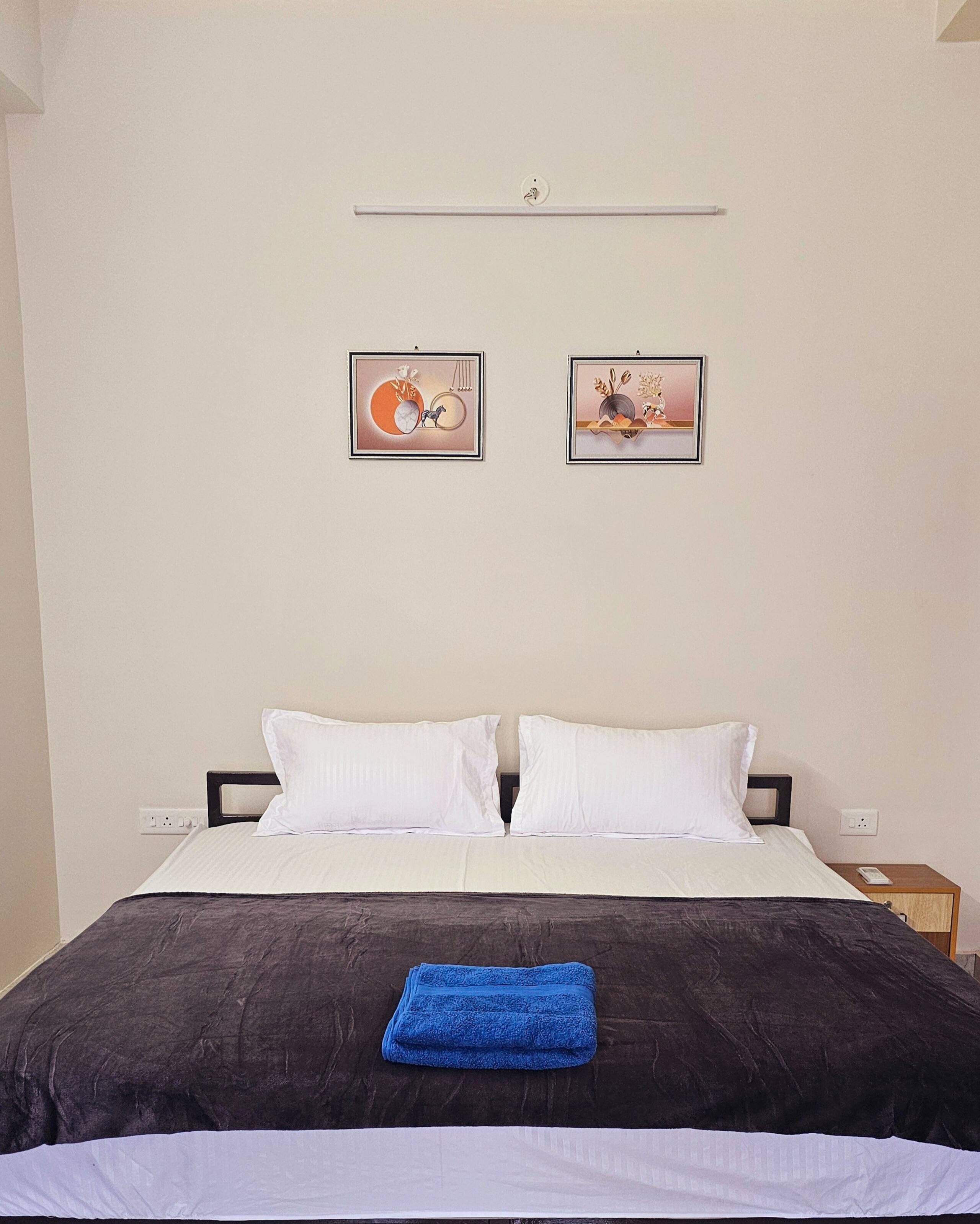 VILLA 05 : Luxurious villa near Metro station 15