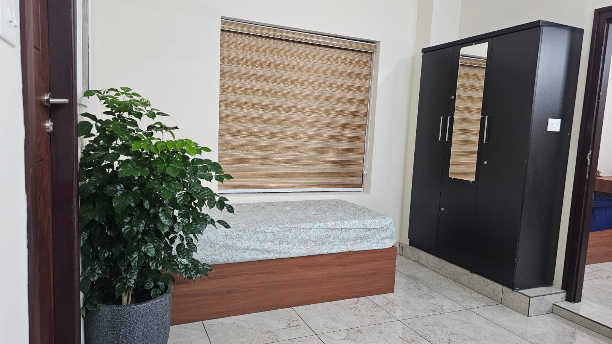VILLA 05 : Luxurious villa near Metro station 8