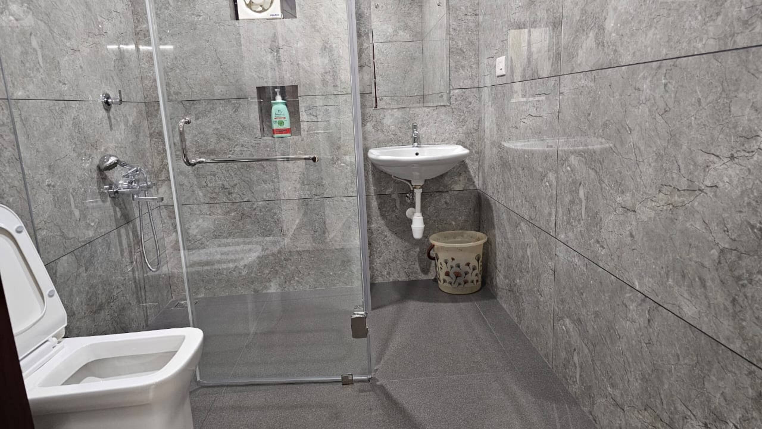 VILLA 05 : Luxurious villa near Metro station 21