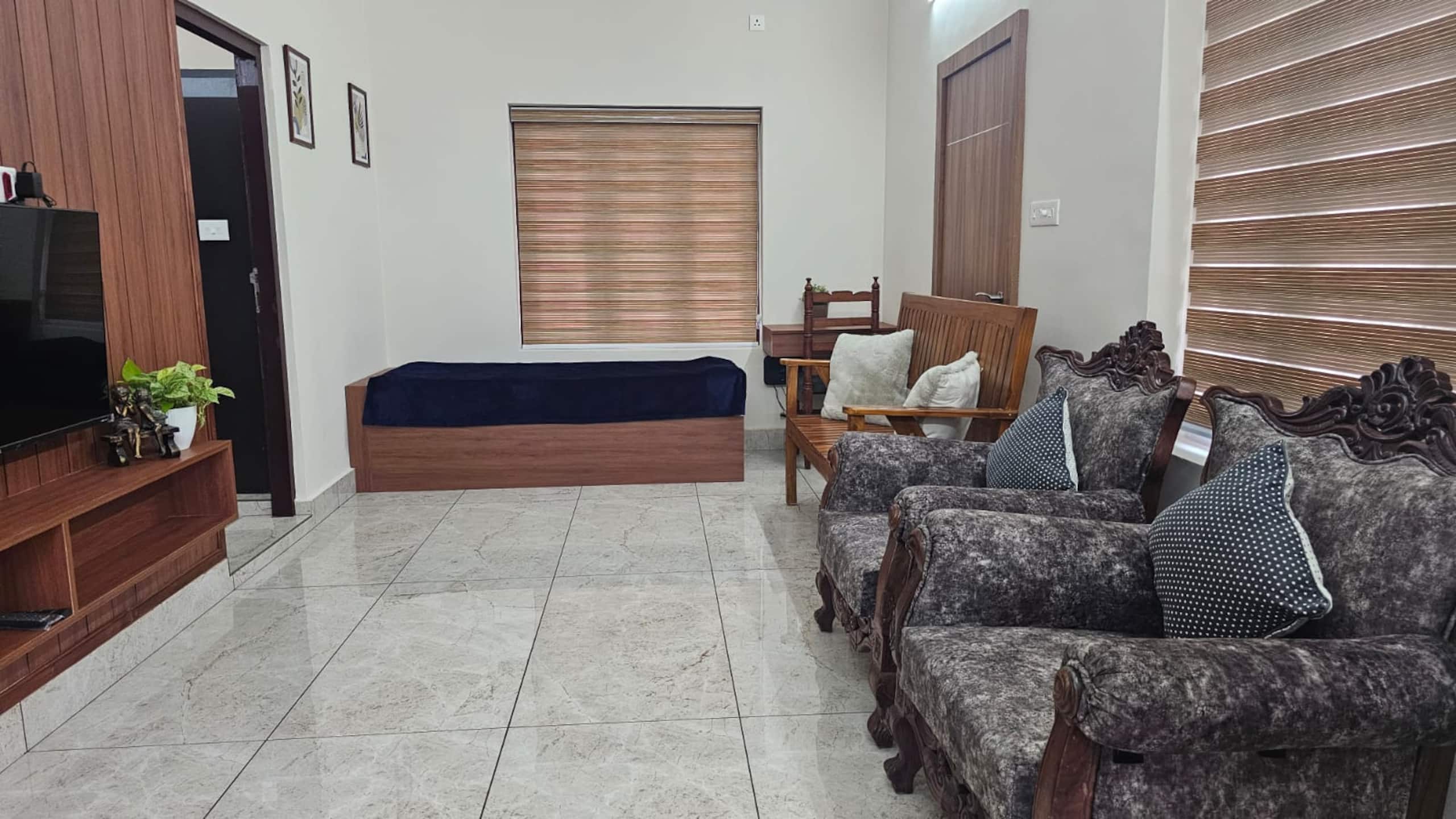 VILLA 05 : Luxurious villa near Metro station 3