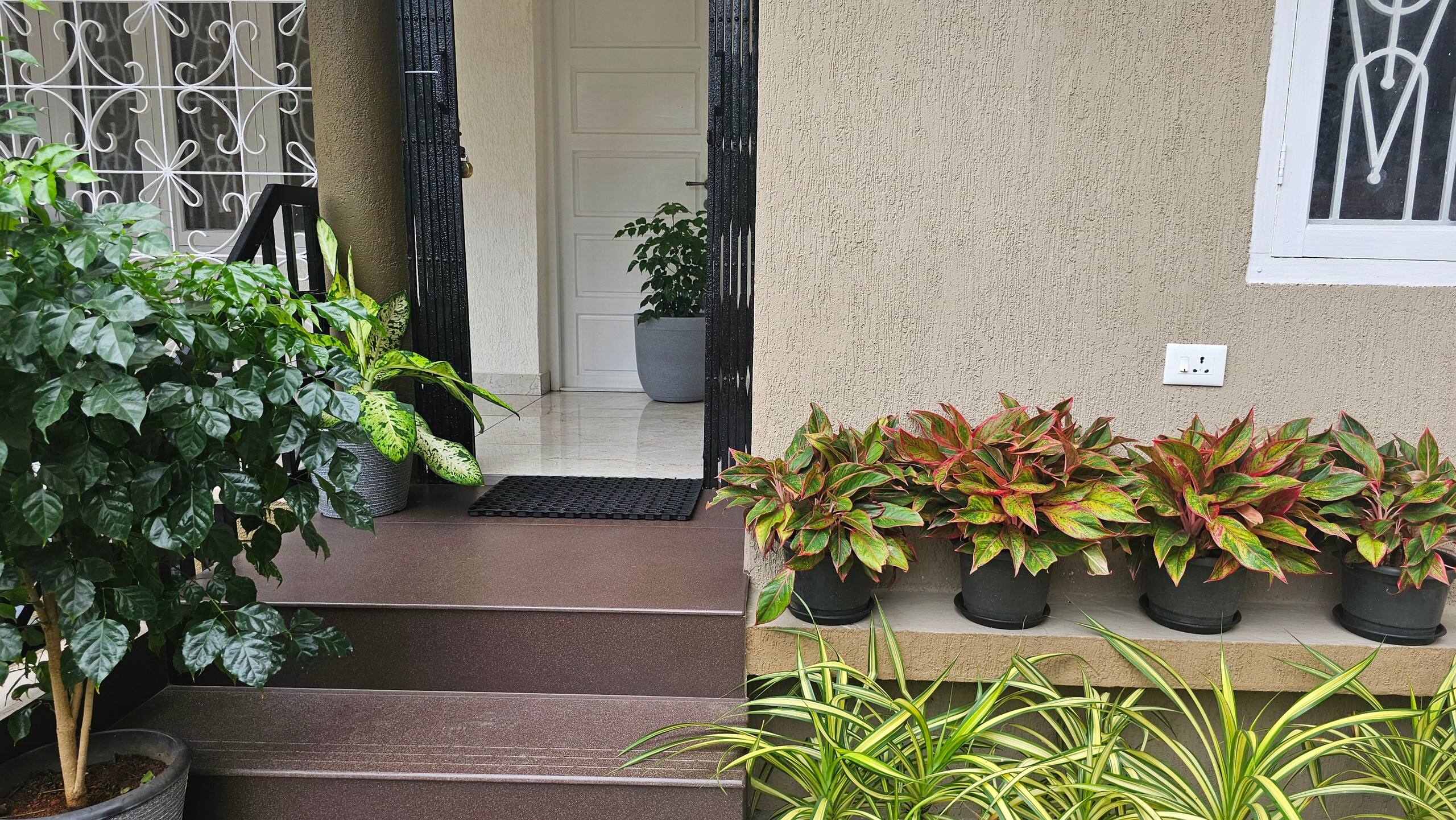 VILLA 05 : Luxurious villa near Metro station 26