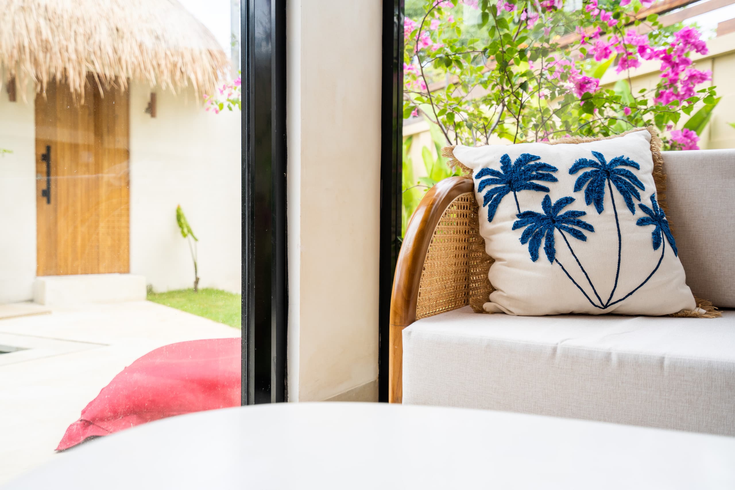 Spacious 1bdr villa - 100m to the beach - AC 8