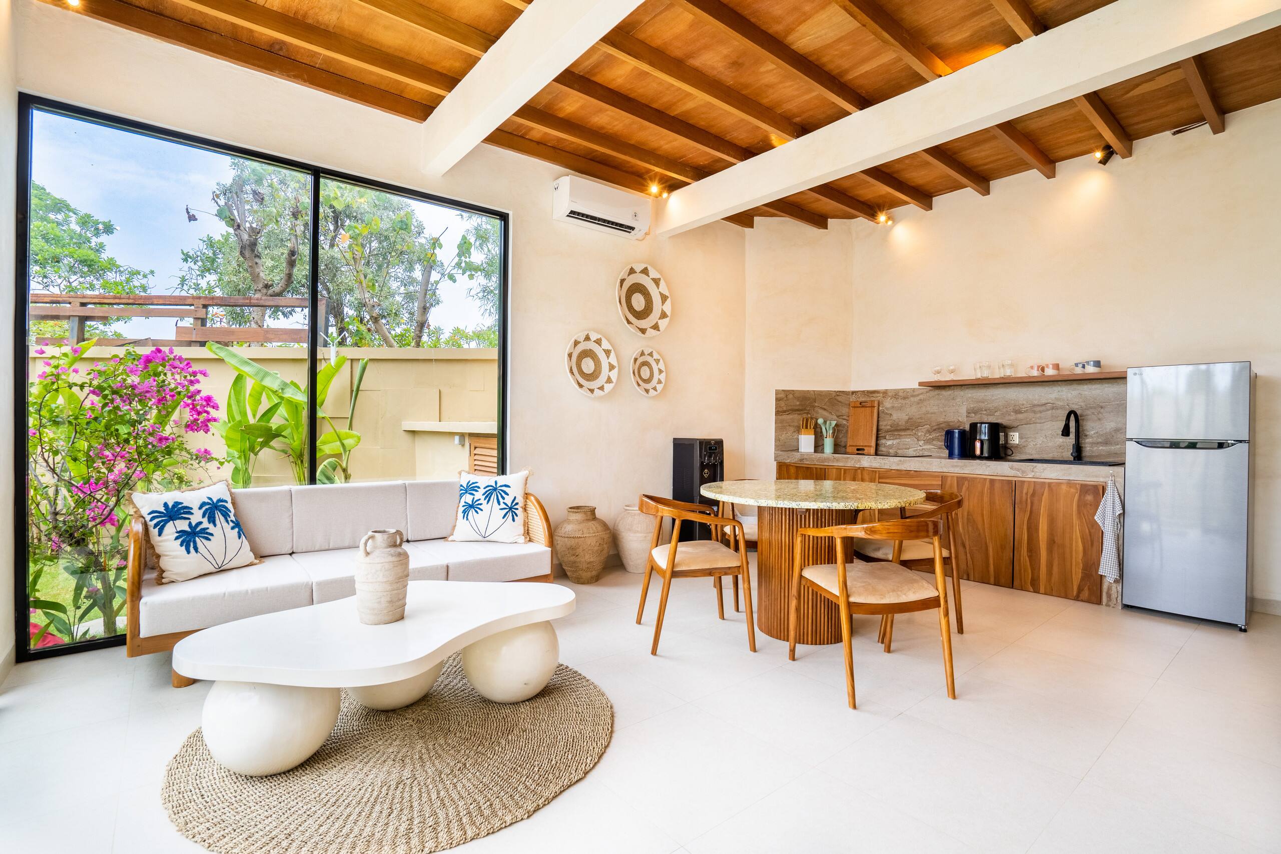 Spacious 1bdr villa - 100m to the beach - AC — photo 5