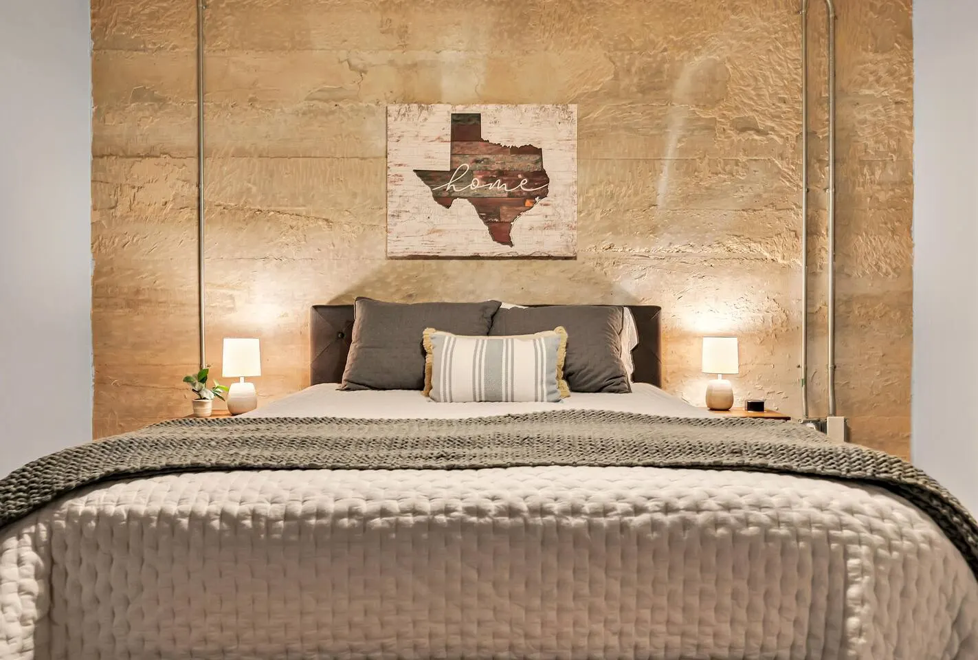 Bear Den - Waco/Baylor/Magnolia — photo 3