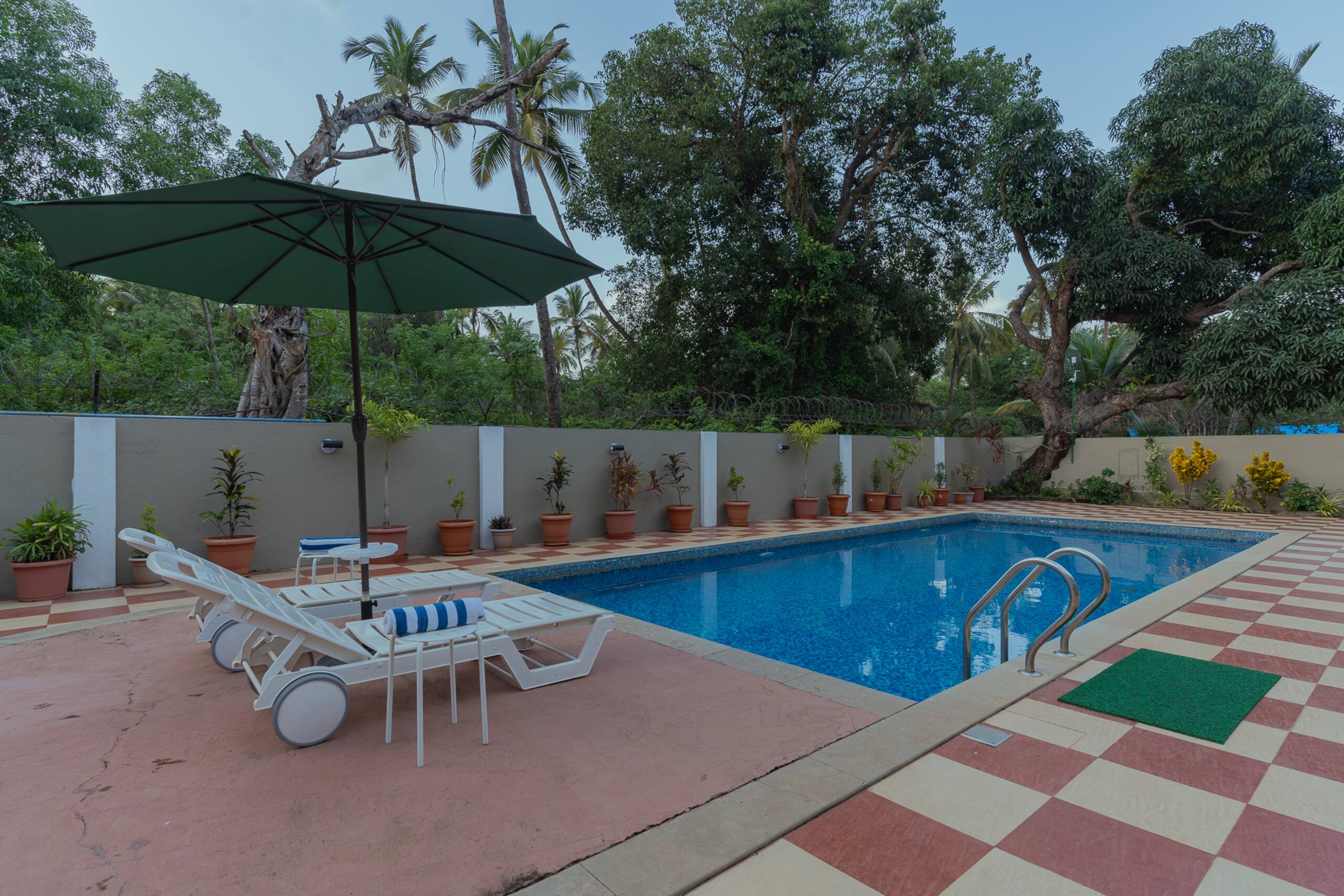 Treehouse Blue Villa 4 Cook, Brkfast, Pool & WiFi 9