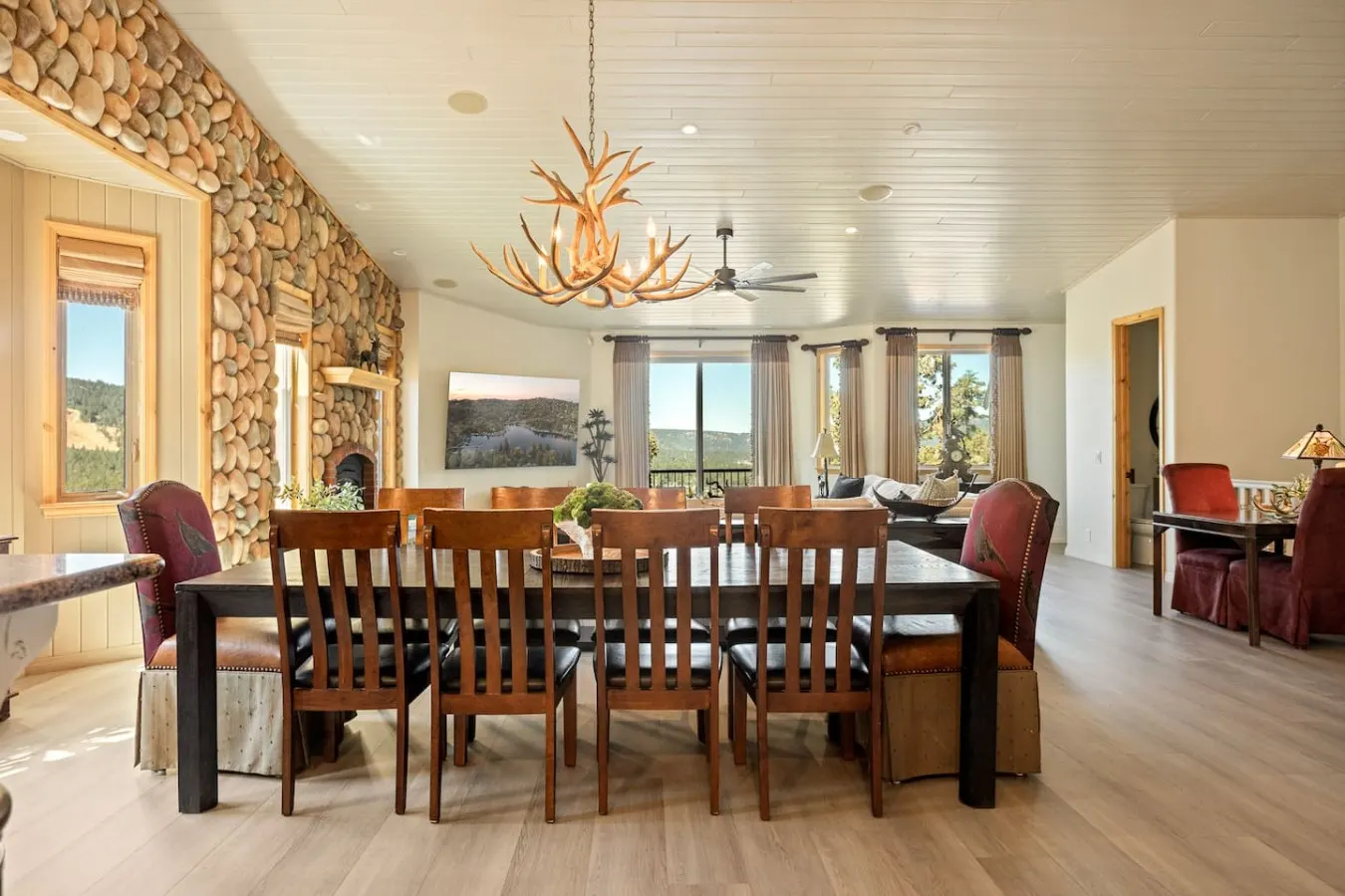 Starry Night, Lake Views, Hot Tub, Mins 2 Lake 13