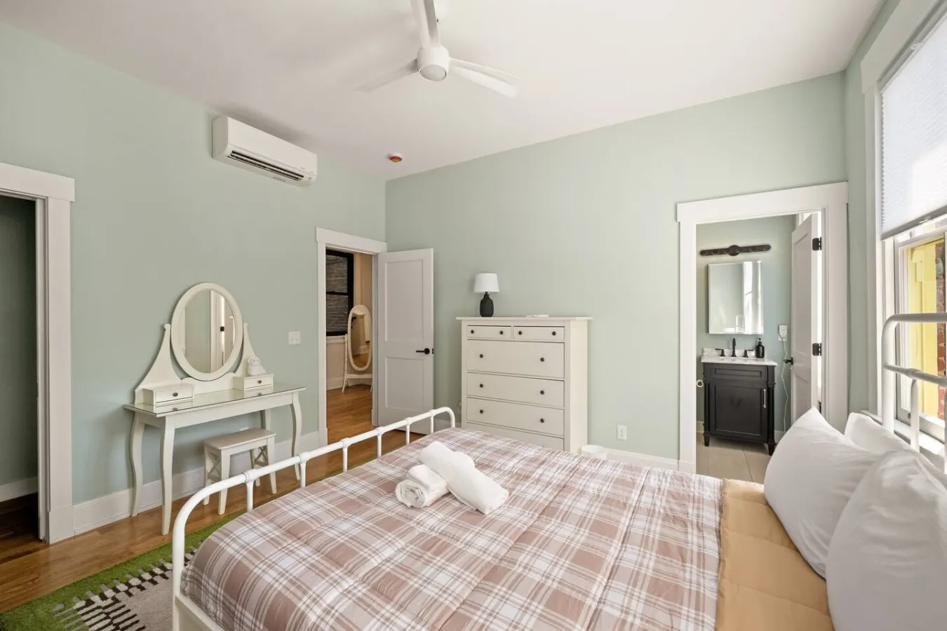 Cozy 2BR Near Findlay Market and UC, Rhinegeist 2