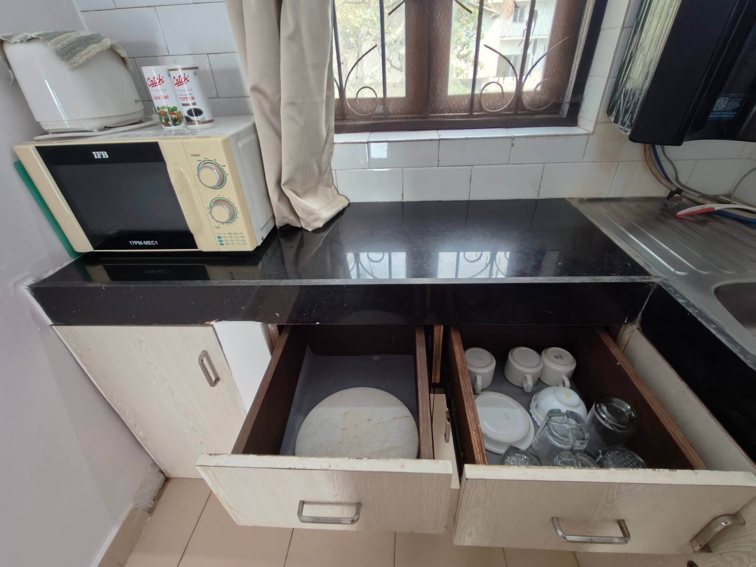 Lake View Peaceful Resort Apartment with Kitchen 13