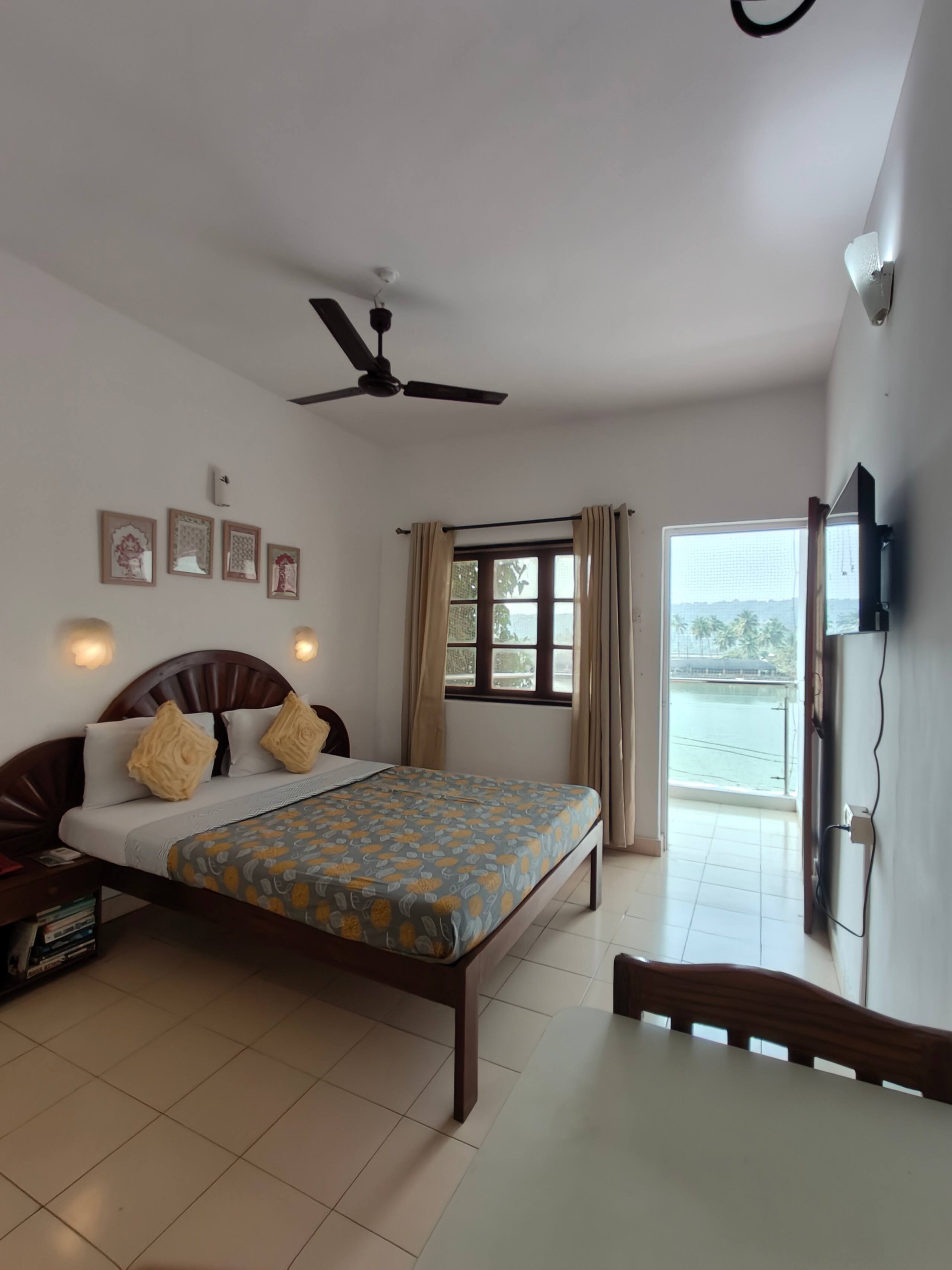 Lake View Peaceful Resort Apartment with Kitchen 17