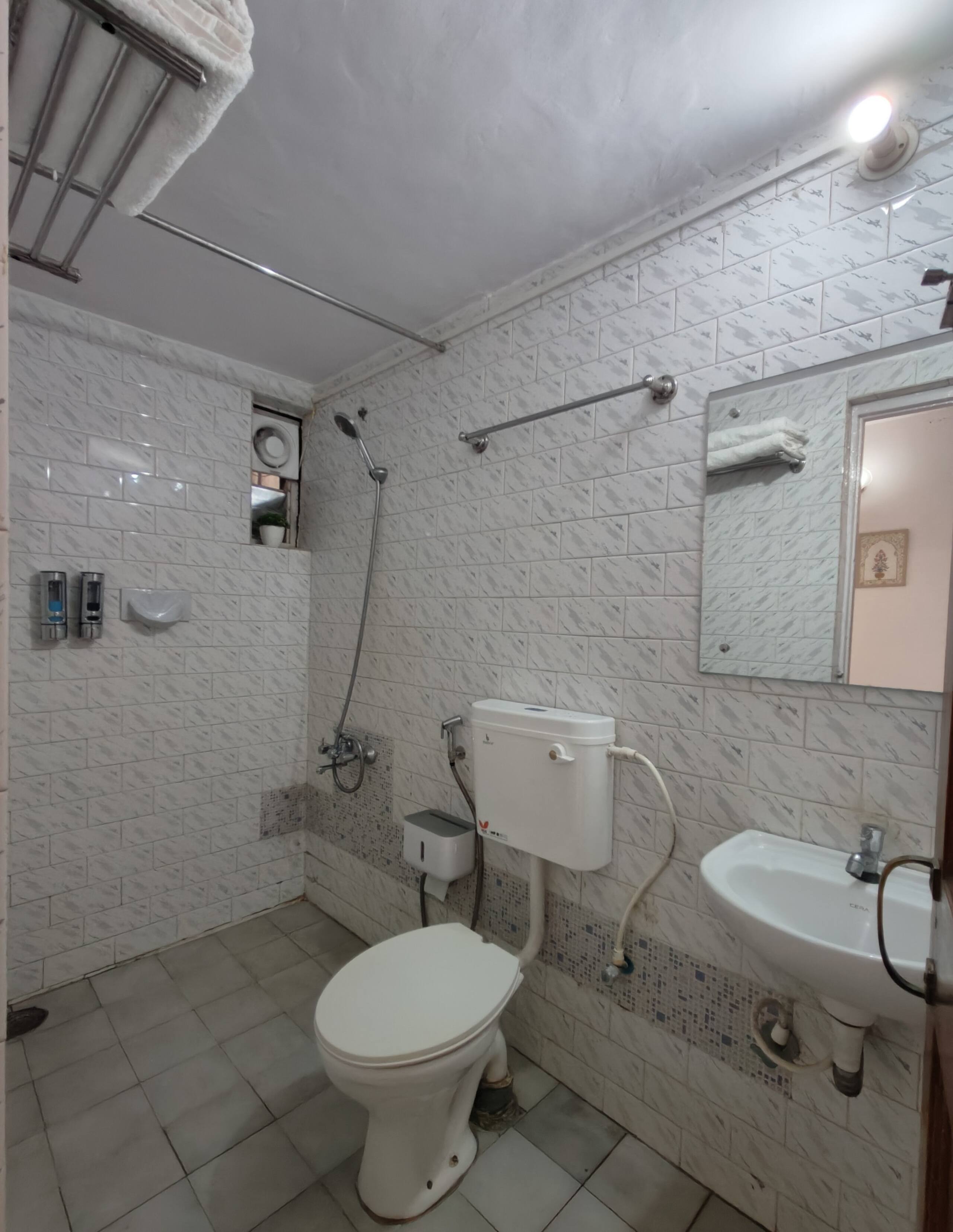 Lake View Peaceful Resort Apartment with Kitchen 7