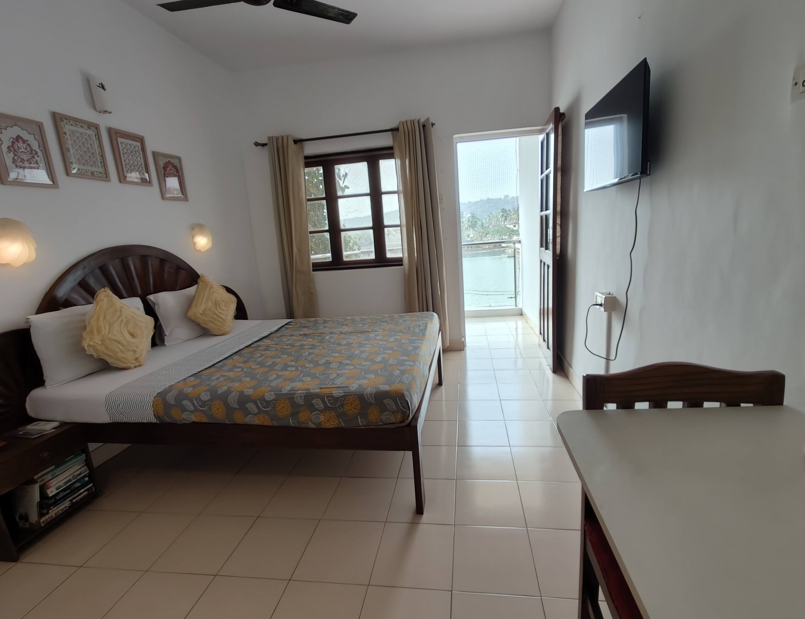 Lake View Peaceful Resort Apartment with Kitchen 15