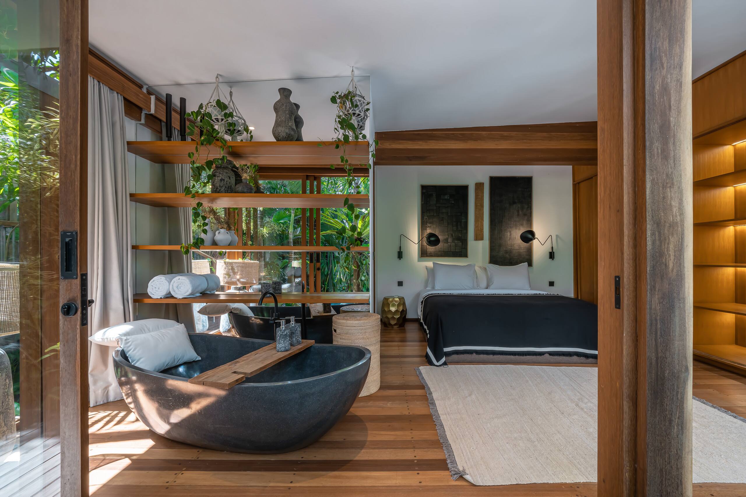 Bawa House | Designer 5BR Retreat 7 Min to Beach — photo 2