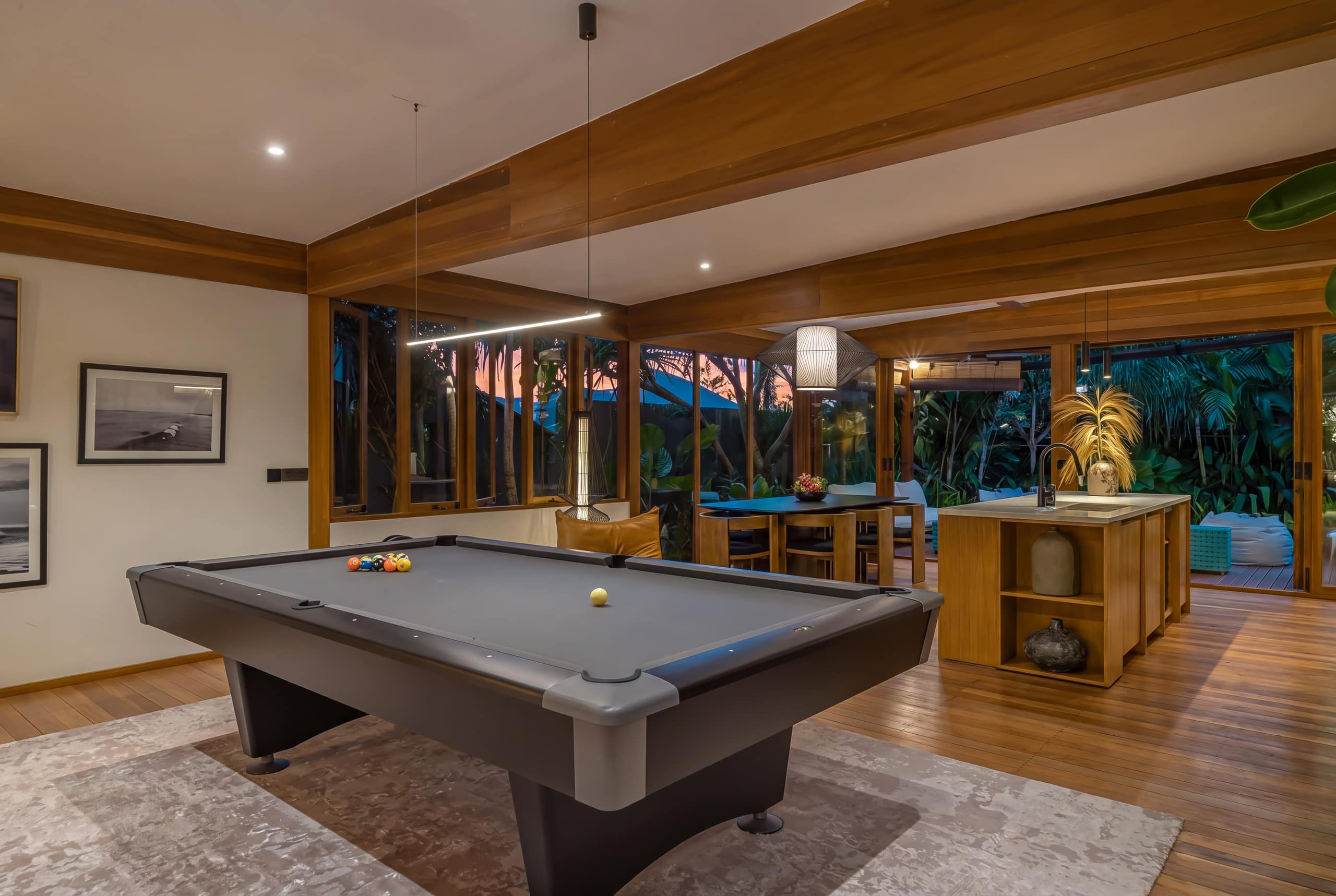 Bawa House | Designer 5BR Retreat 7 Min to Beach — photo 3