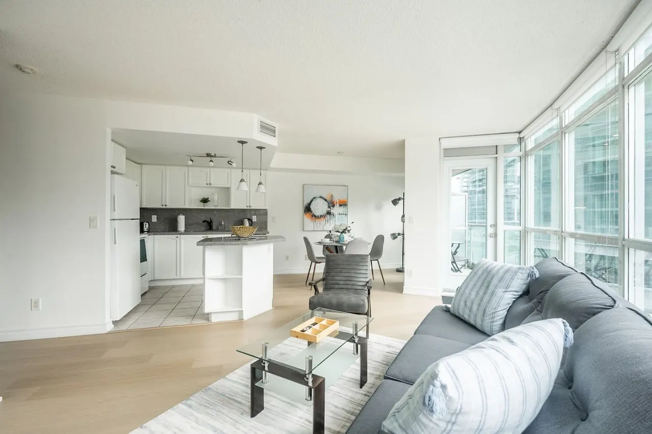 Stylish 1BR Central Condo Parking Sleeps 4 10