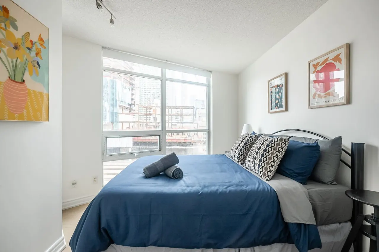 Stylish 1BR Central Condo Parking Sleeps 4 14