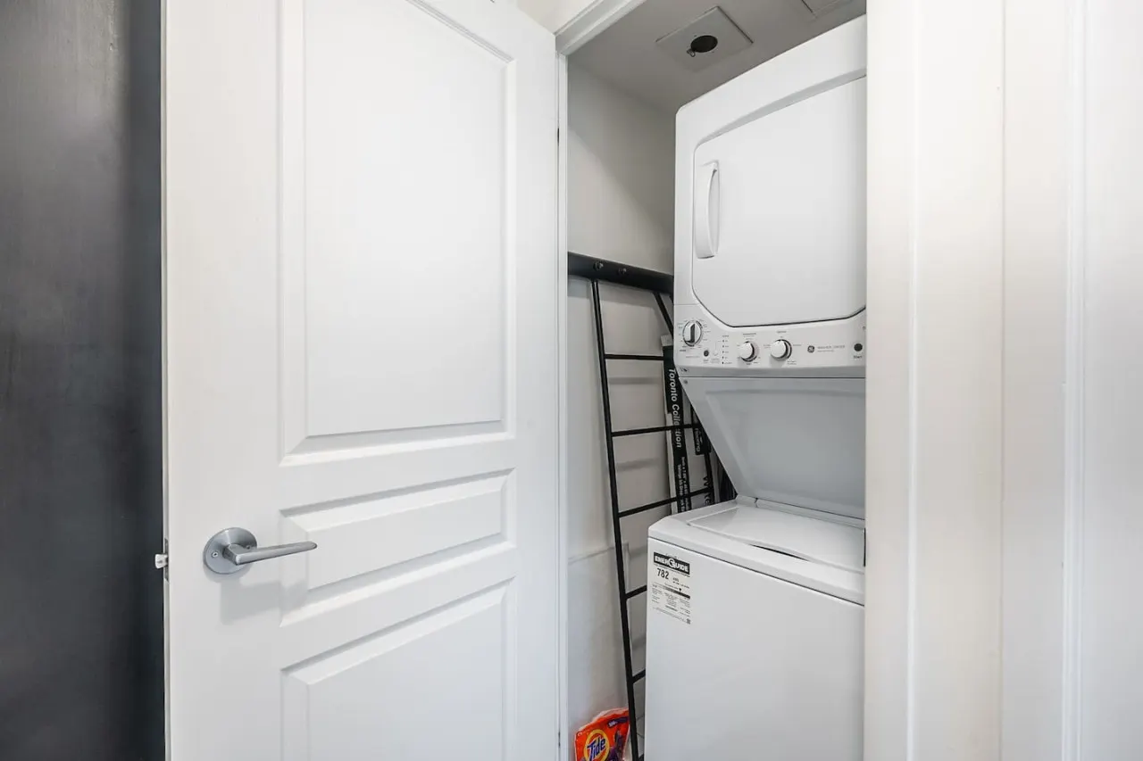 Stylish 1BR Central Condo Parking Sleeps 4 18