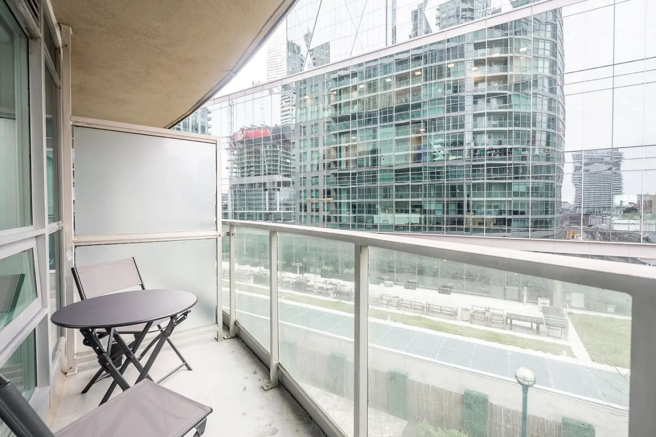 Stylish 1BR Central Condo Parking Sleeps 4 19