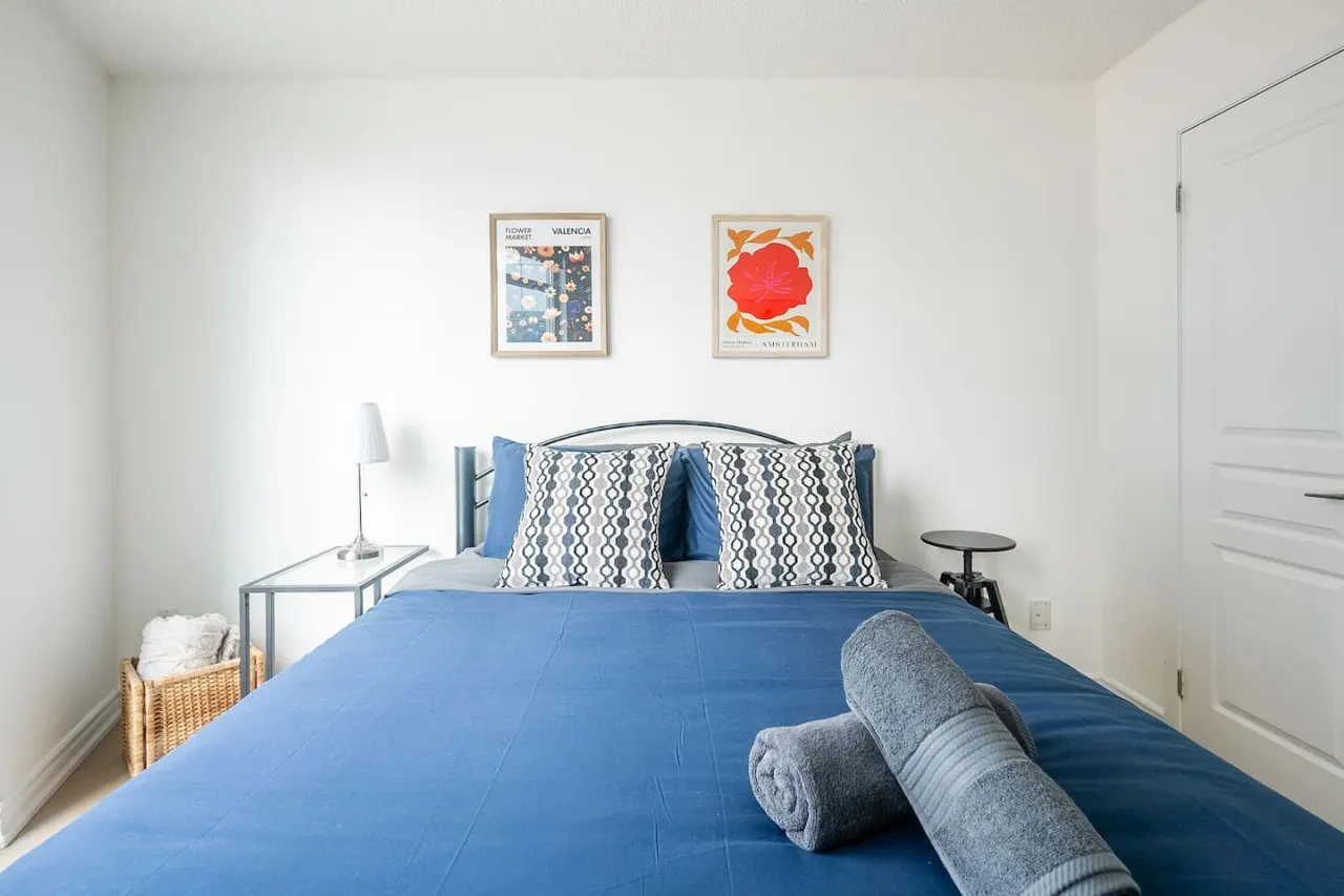 Stylish 1BR Central Condo Parking Sleeps 4 3