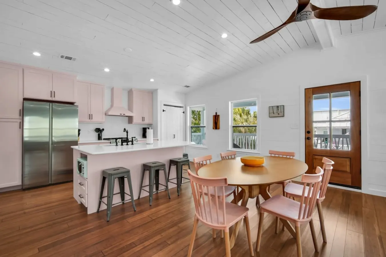 Sol House- Summer of Love Tybee Getaway w/Pool — photo 2