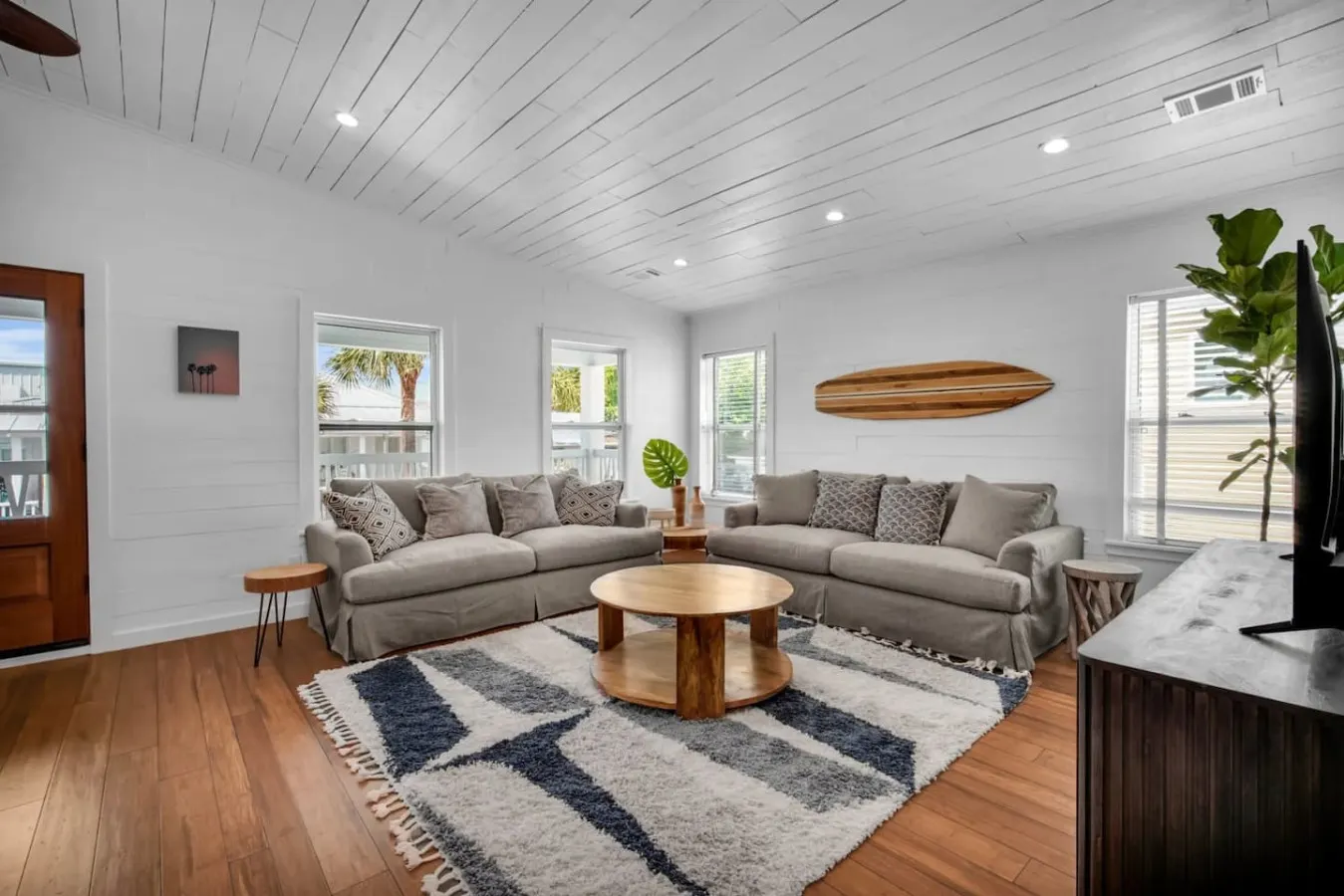 Sol House- Summer of Love Tybee Getaway w/Pool — photo 3