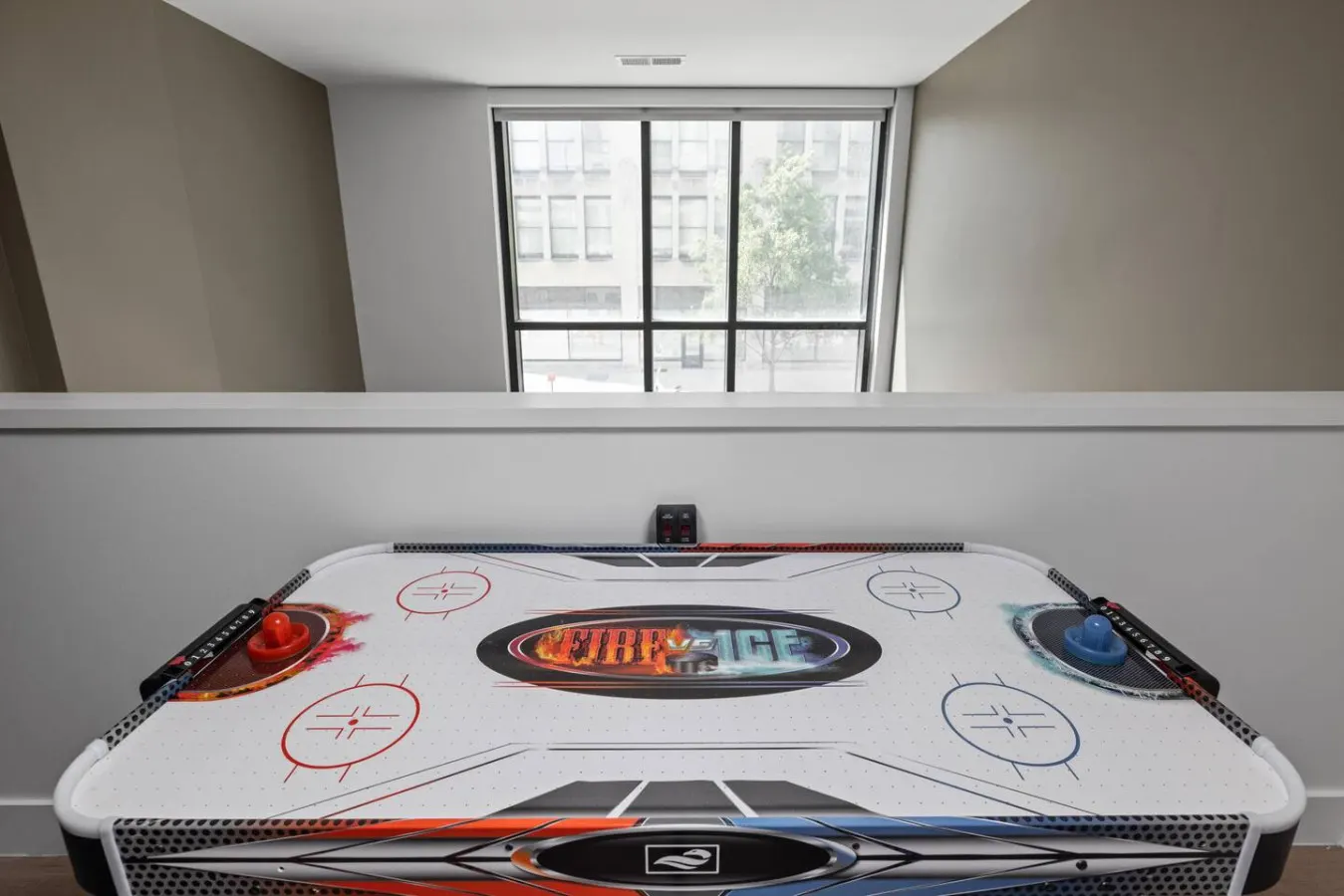 MASS AVE Townhouse: Game Room+Pool+Parking+Gym 12