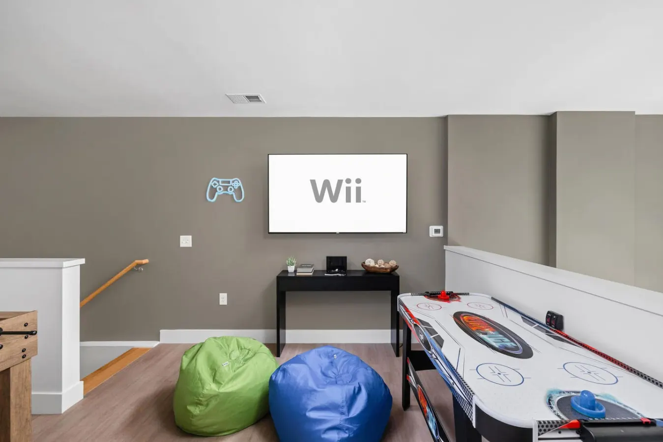 MASS AVE Townhouse: Game Room+Pool+Parking+Gym — photo 3