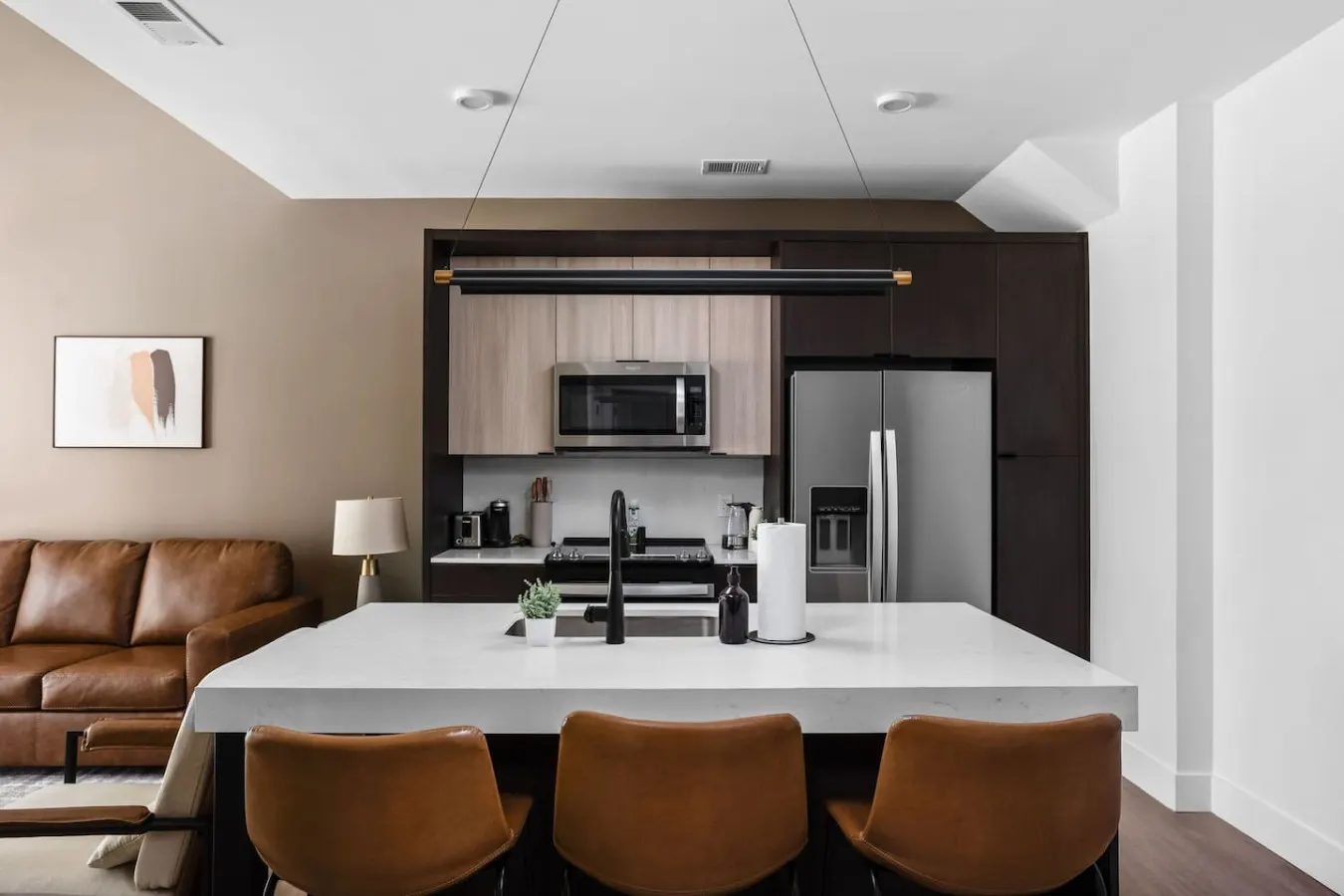 MASS AVE Townhouse: Game Room+Pool+Parking+Gym — photo 4