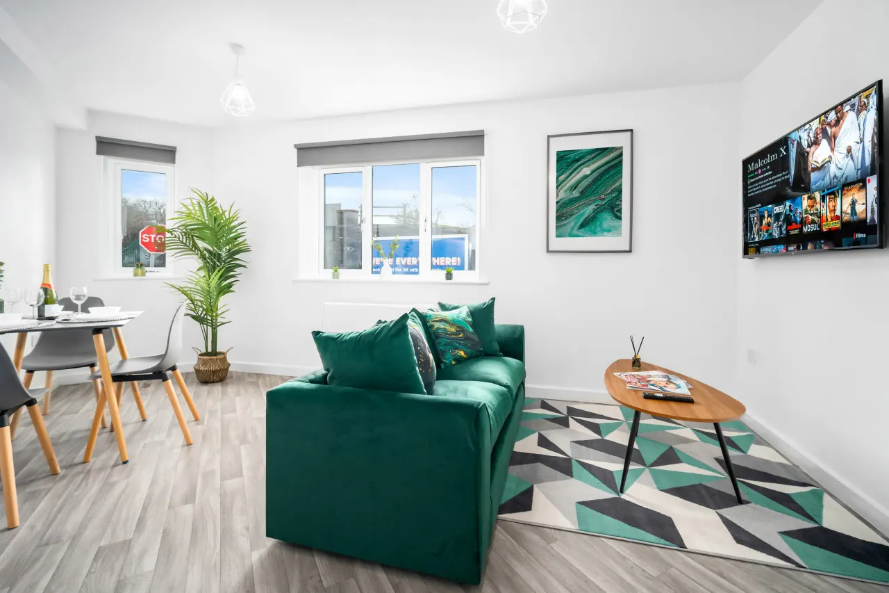 Stylish 2 Bed Apartment - Parking - Smart TV - WIFI 18
