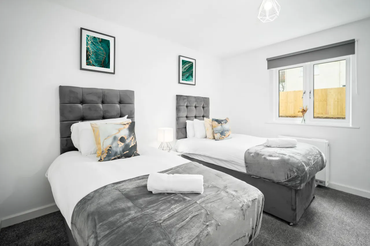 Stylish 2 Bed Apartment - Parking - Smart TV - WIFI 3