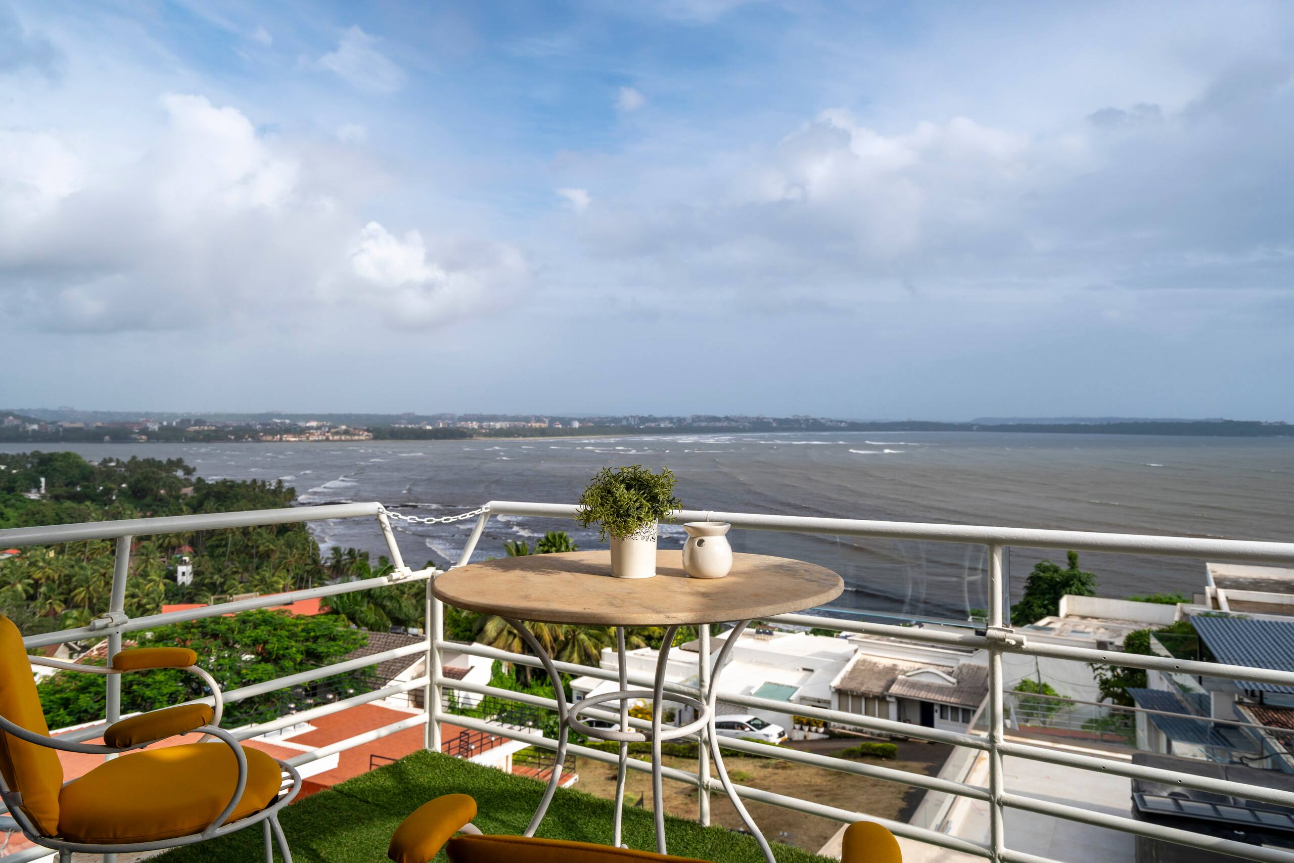 Staymaster La Vue | 3BR | Sea View Apartments
