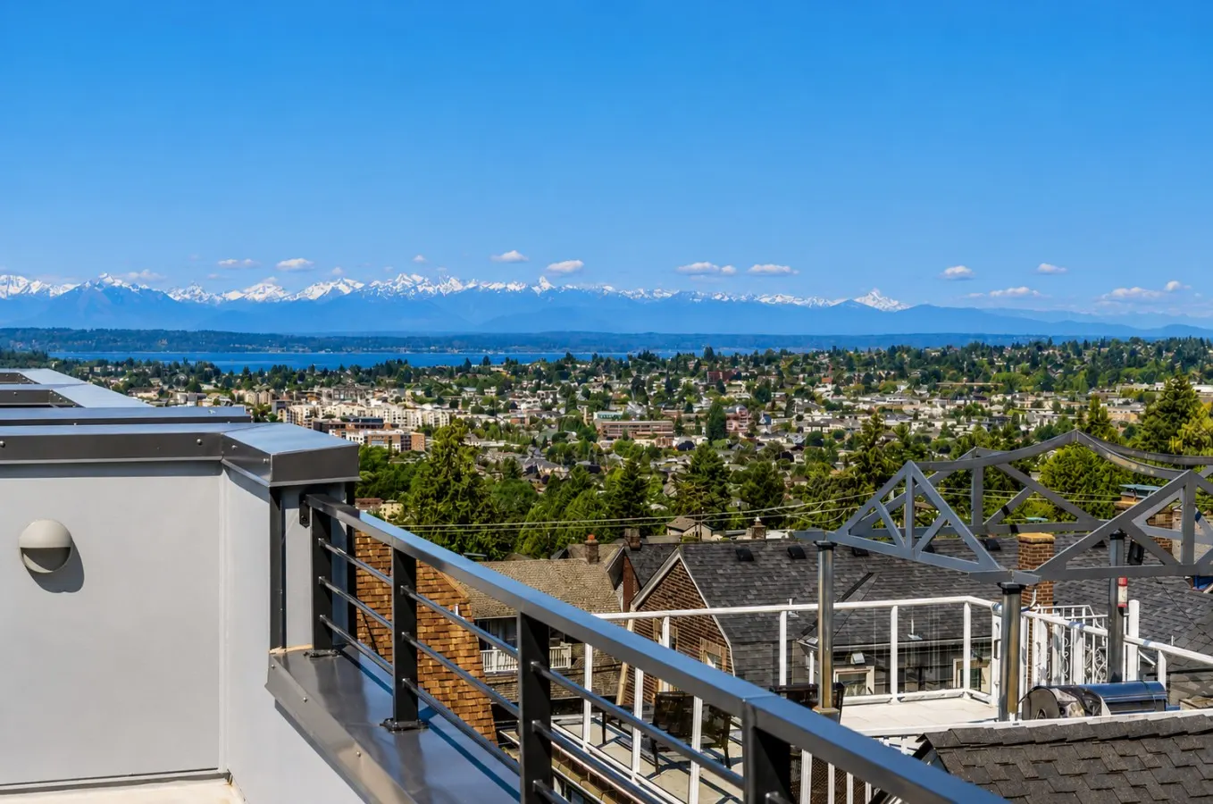 North Seattle Townhome Zoo, Rooftop Views — photo 3