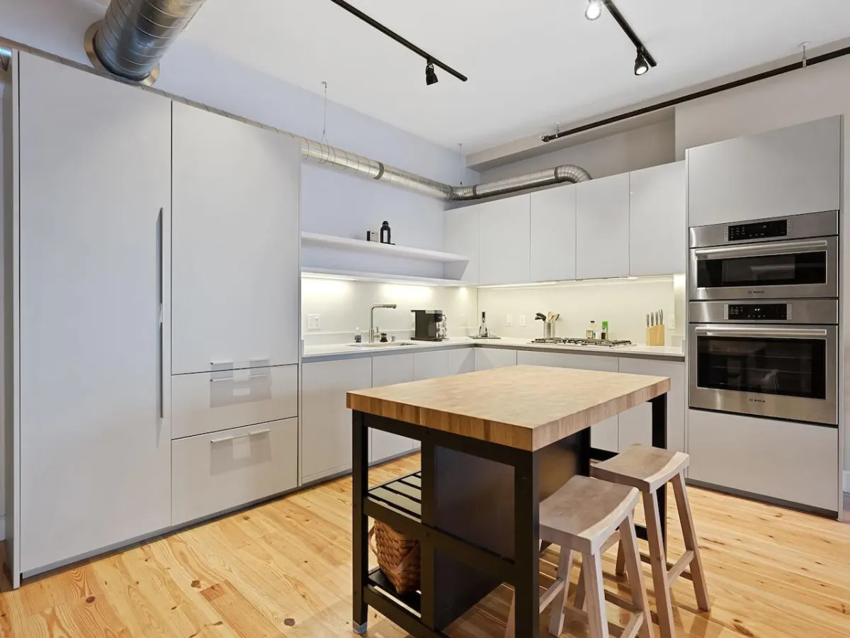 Luxury 4-Bedroom Retreat in Over the Rhine 10