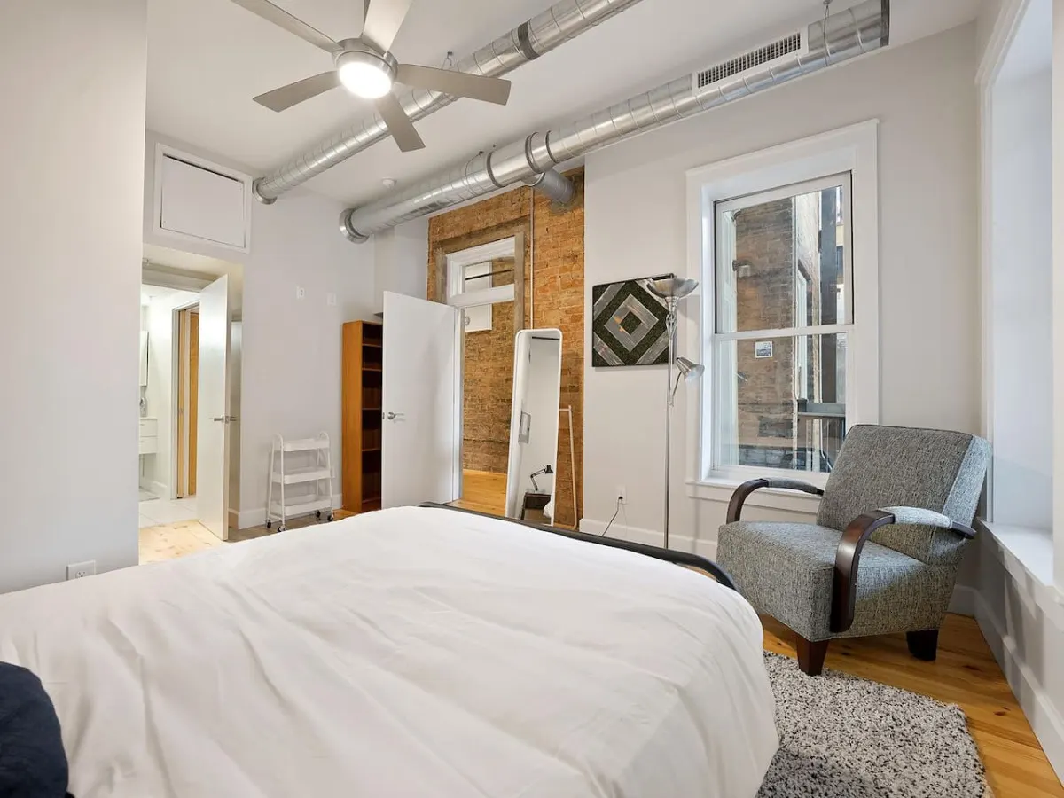 Luxury 4-Bedroom Retreat in Over the Rhine 11