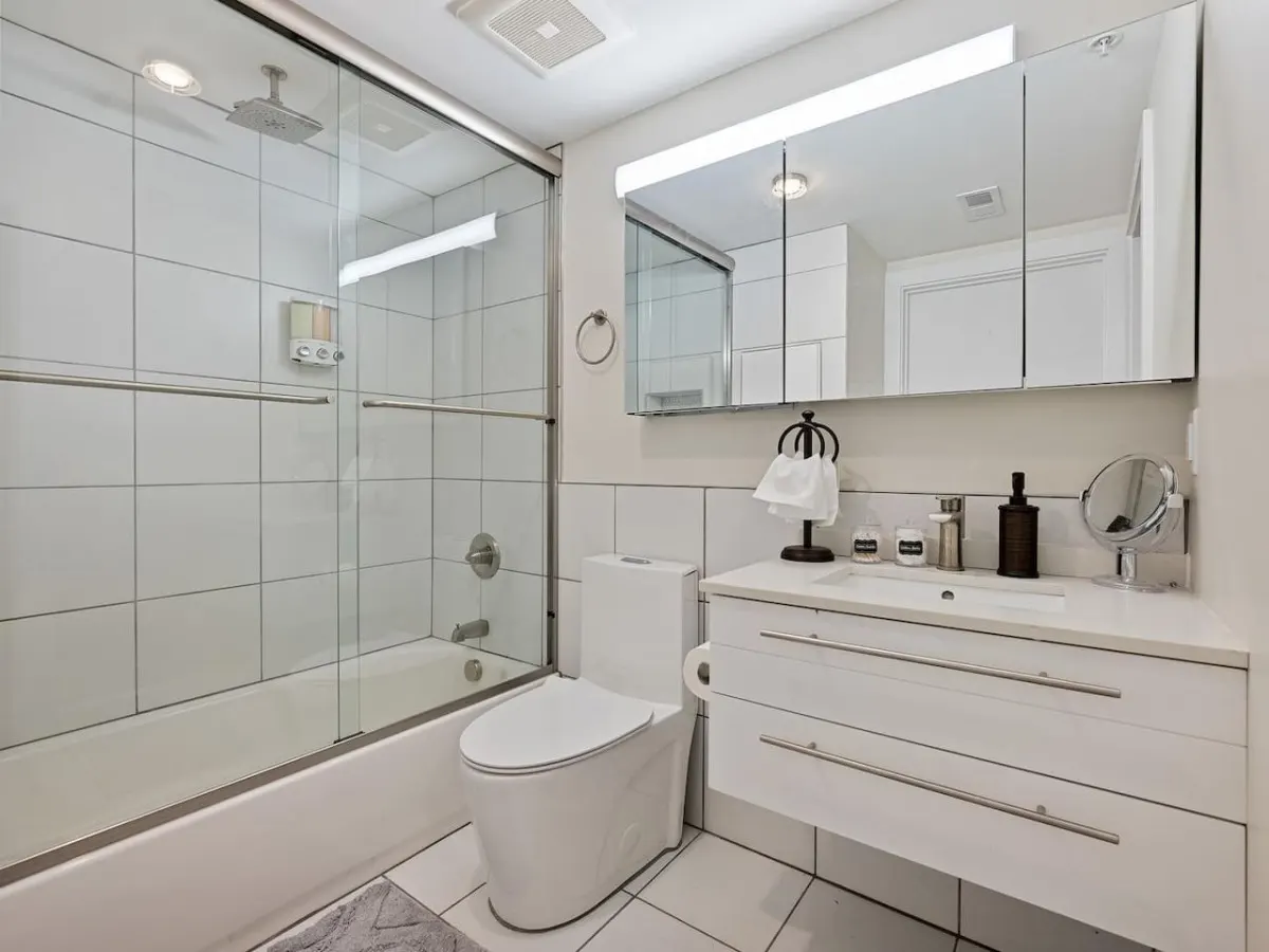 Luxury 4-Bedroom Retreat in Over the Rhine 14
