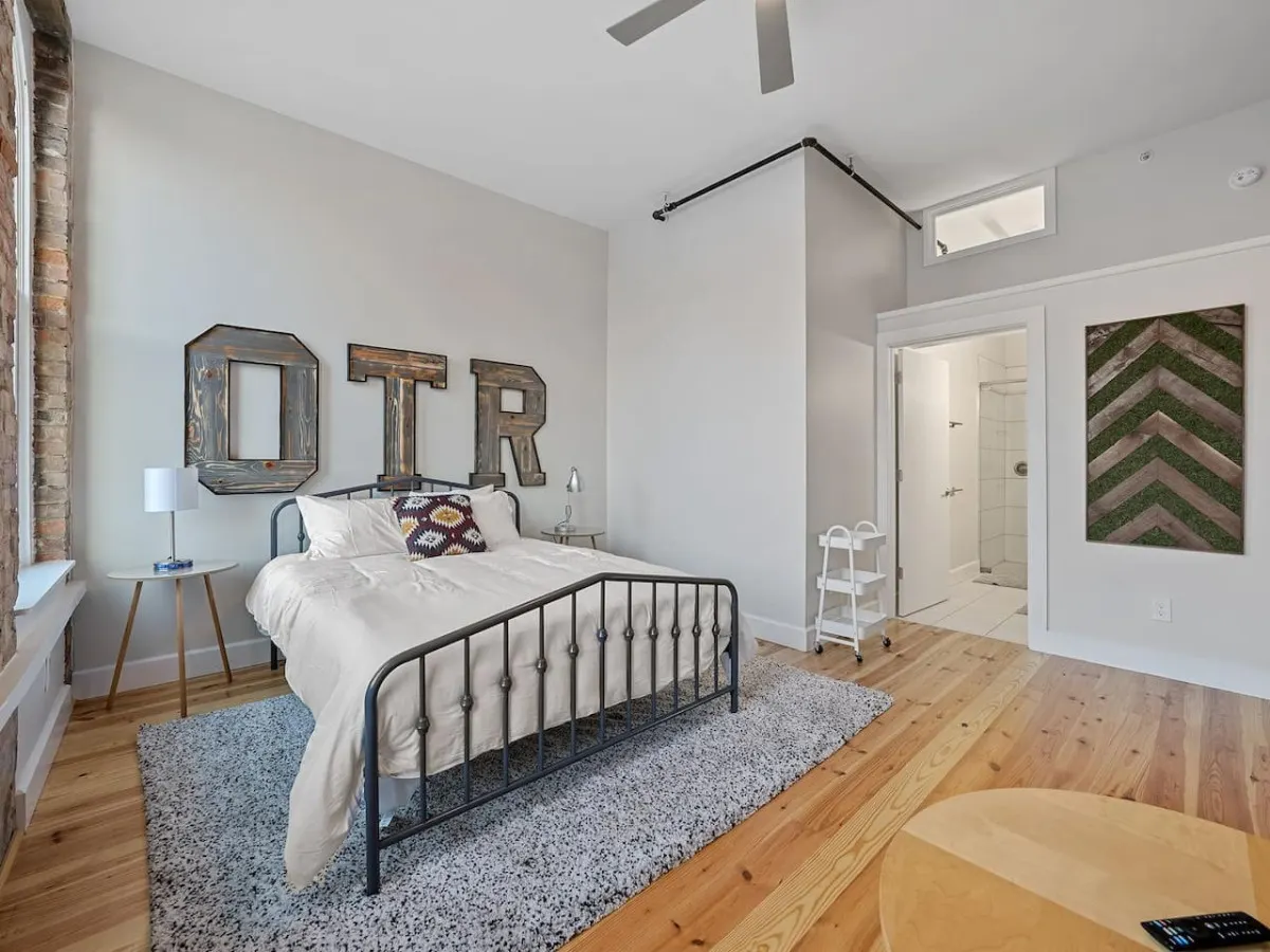 Luxury 4-Bedroom Retreat in Over the Rhine 17