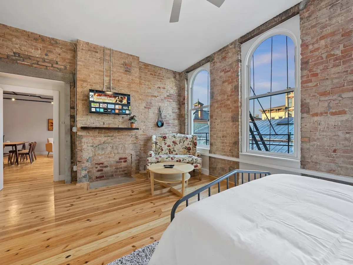 Luxury 4-Bedroom Retreat in Over the Rhine 4