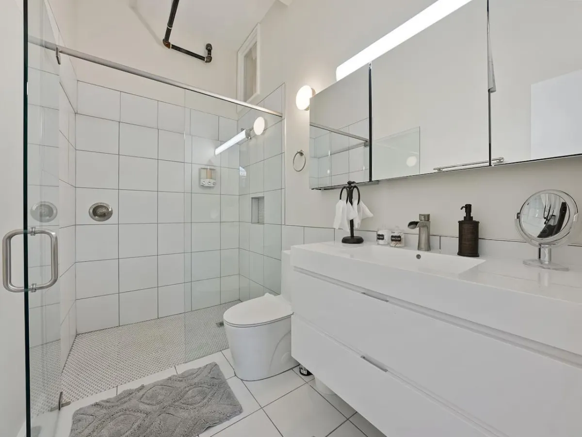 Luxury 4-Bedroom Retreat in Over the Rhine 5
