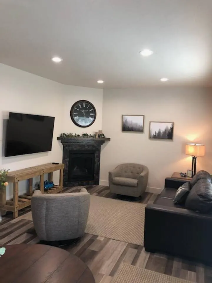On Salmon River/Sleeps 6/2 bed 2 bath — photo 2