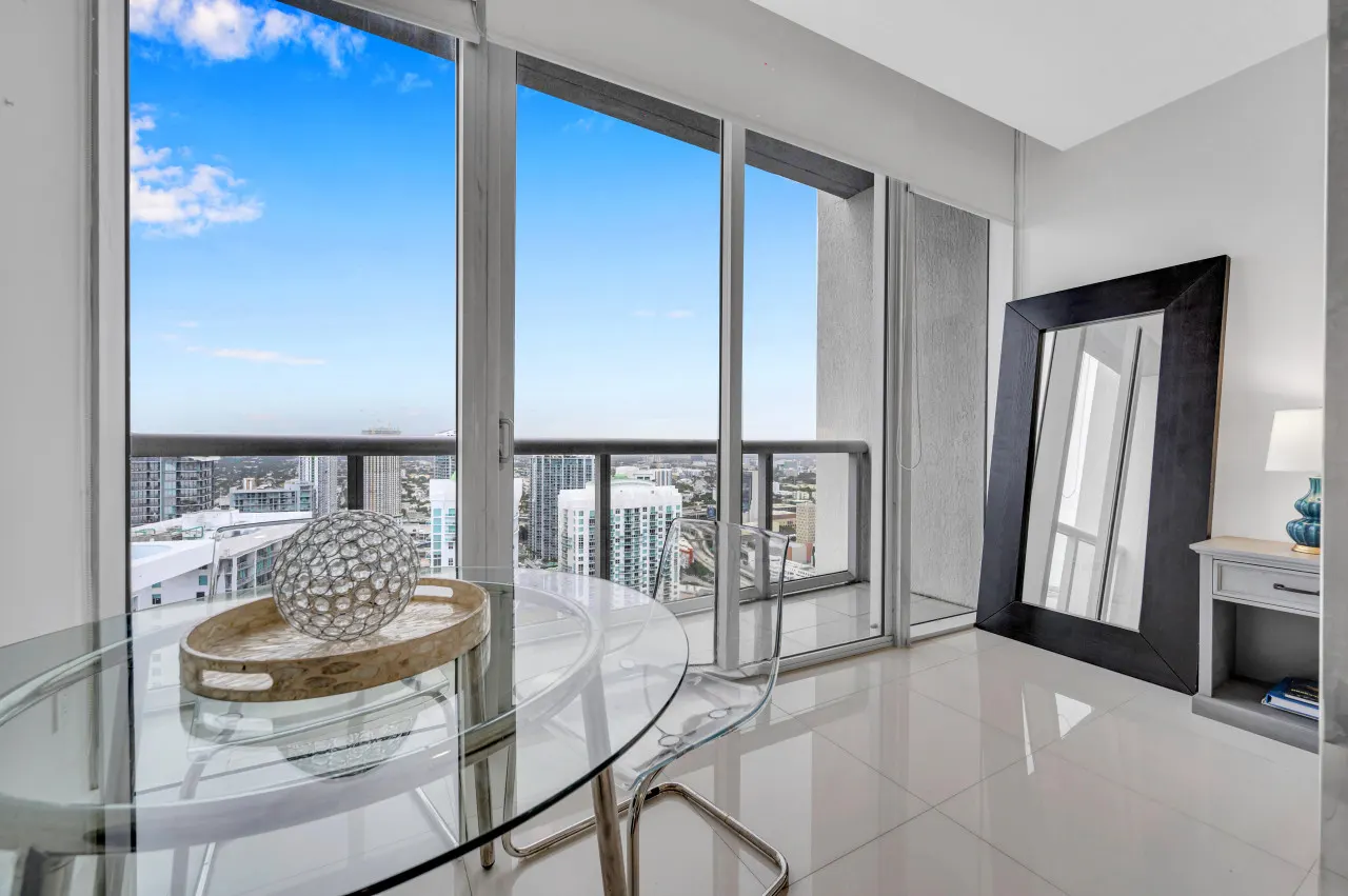 ★ ★ Highest floor Icon W Brickell / Location ★ ★ 10