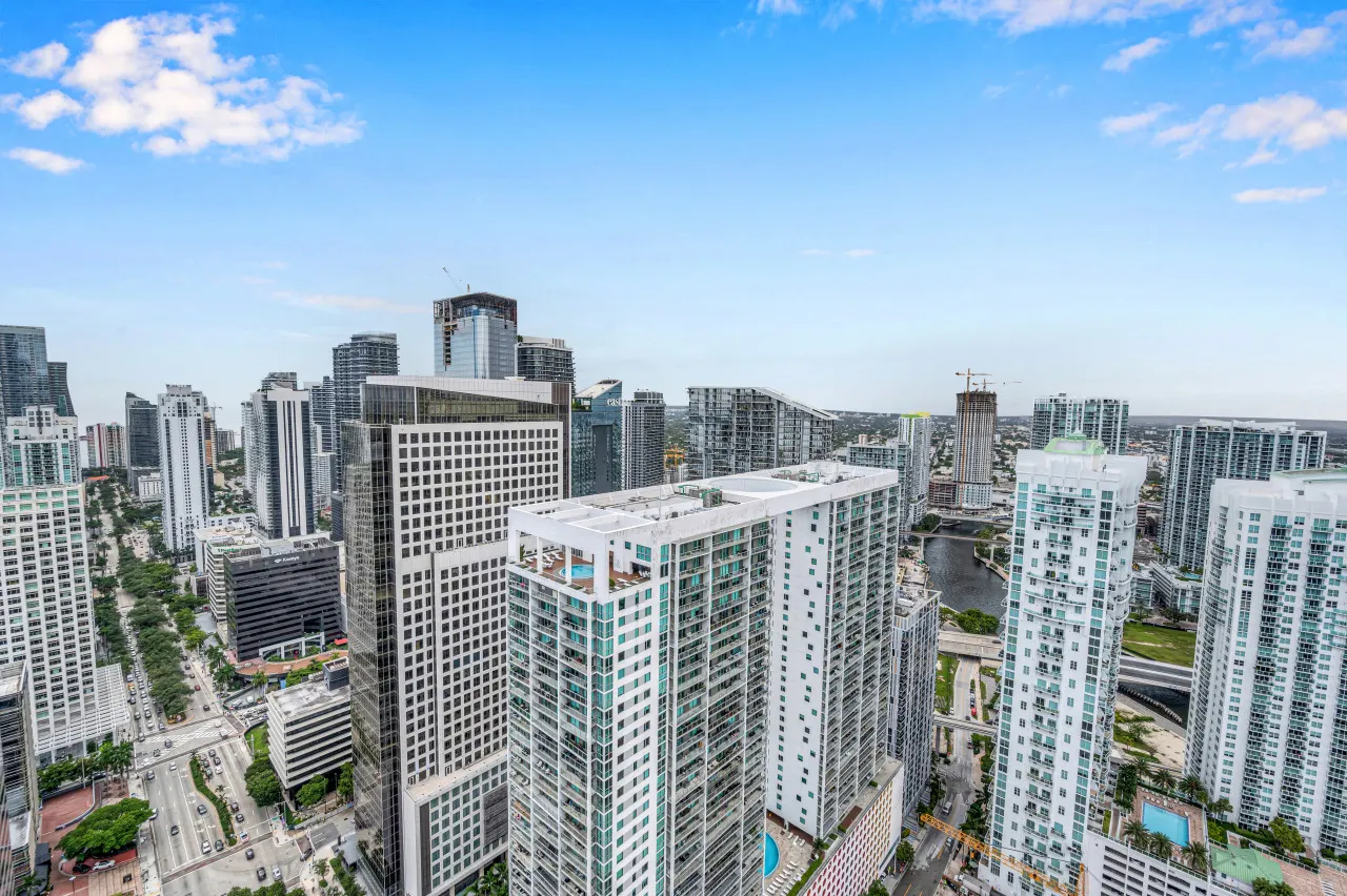 ★ ★ Highest floor Icon W Brickell / Location ★ ★ 15