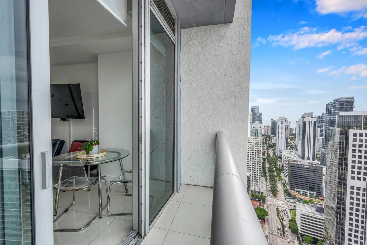 ★ ★ Highest floor Icon W Brickell / Location ★ ★ 16