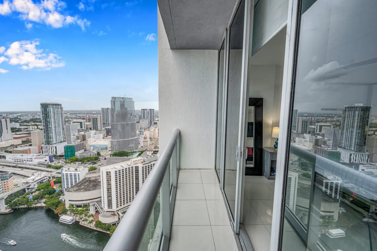 ★ ★ Highest floor Icon W Brickell / Location ★ ★ 17