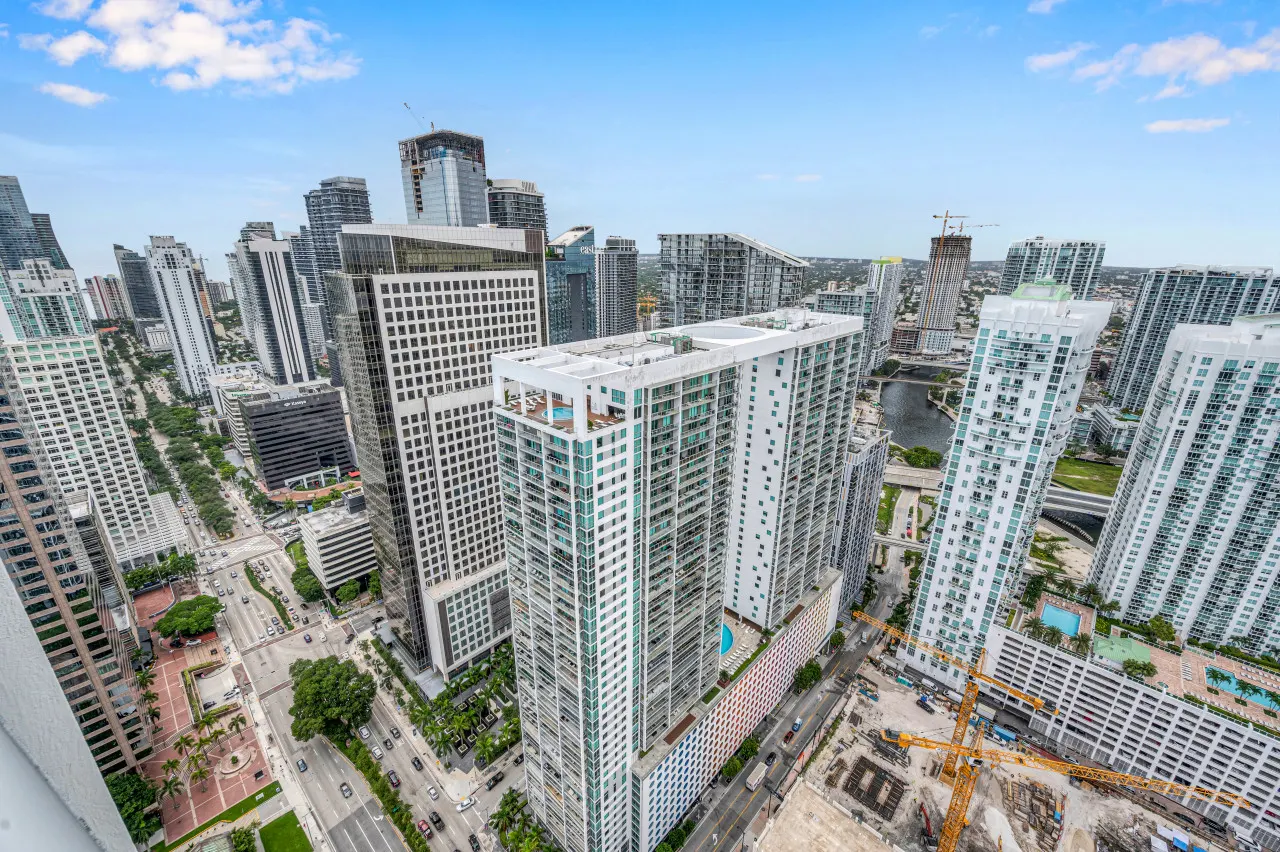 ★ ★ Highest floor Icon W Brickell / Location ★ ★ 18