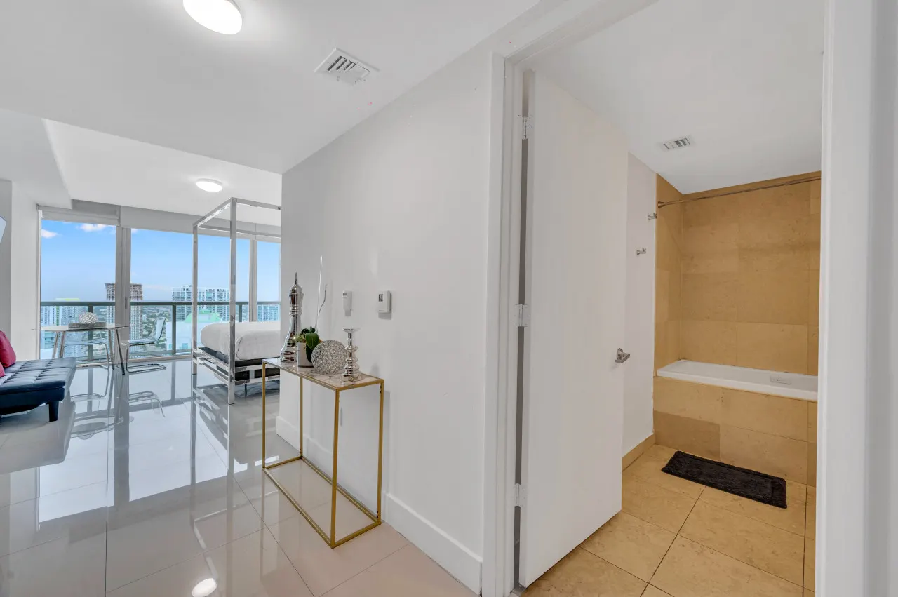 ★ ★ Highest floor Icon W Brickell / Location ★ ★ 8