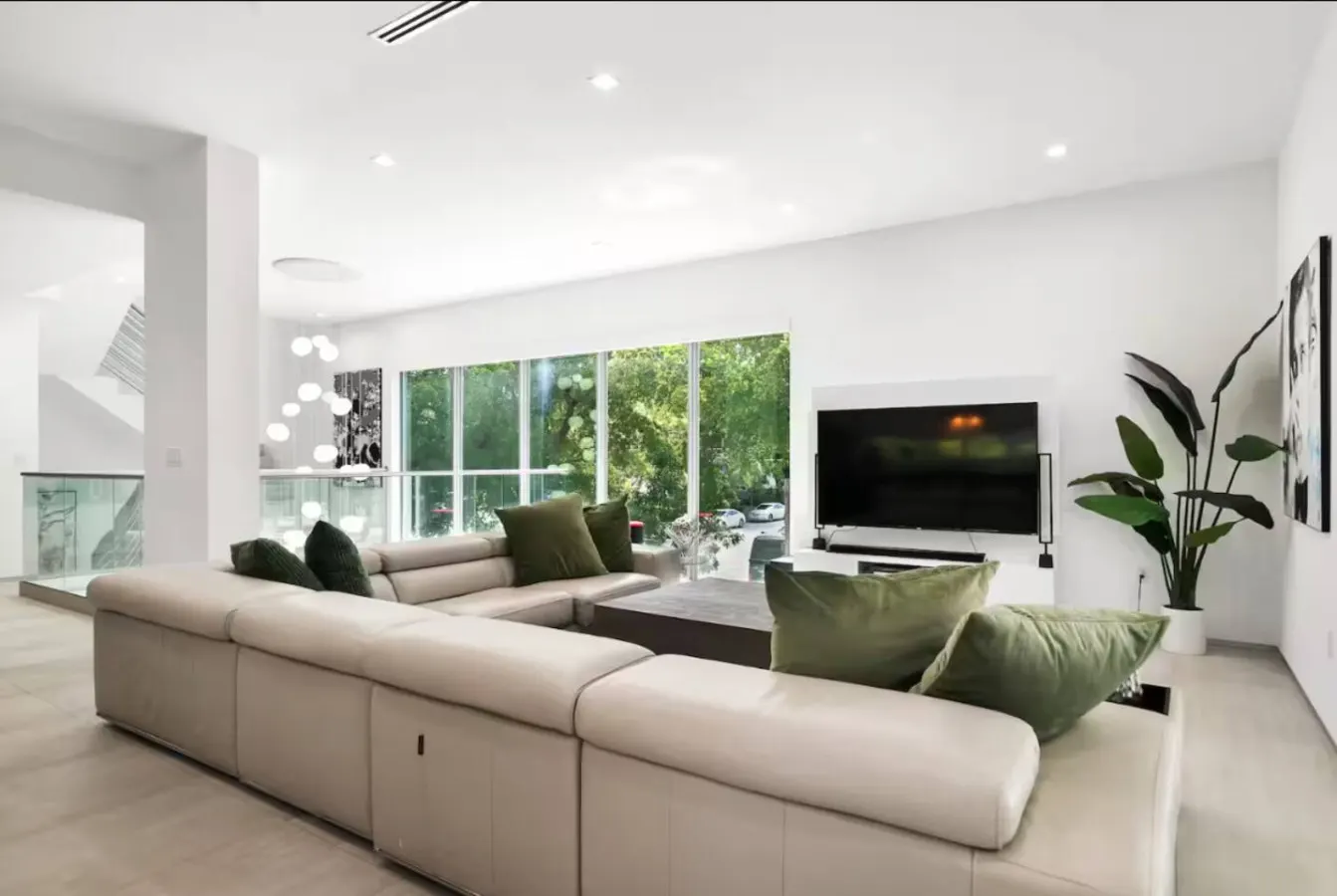 NEW Brickell Luxury Home—Rooftop Pool & CityViews! 5