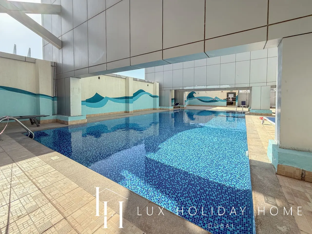 LUX The Armada Suite JLT 19